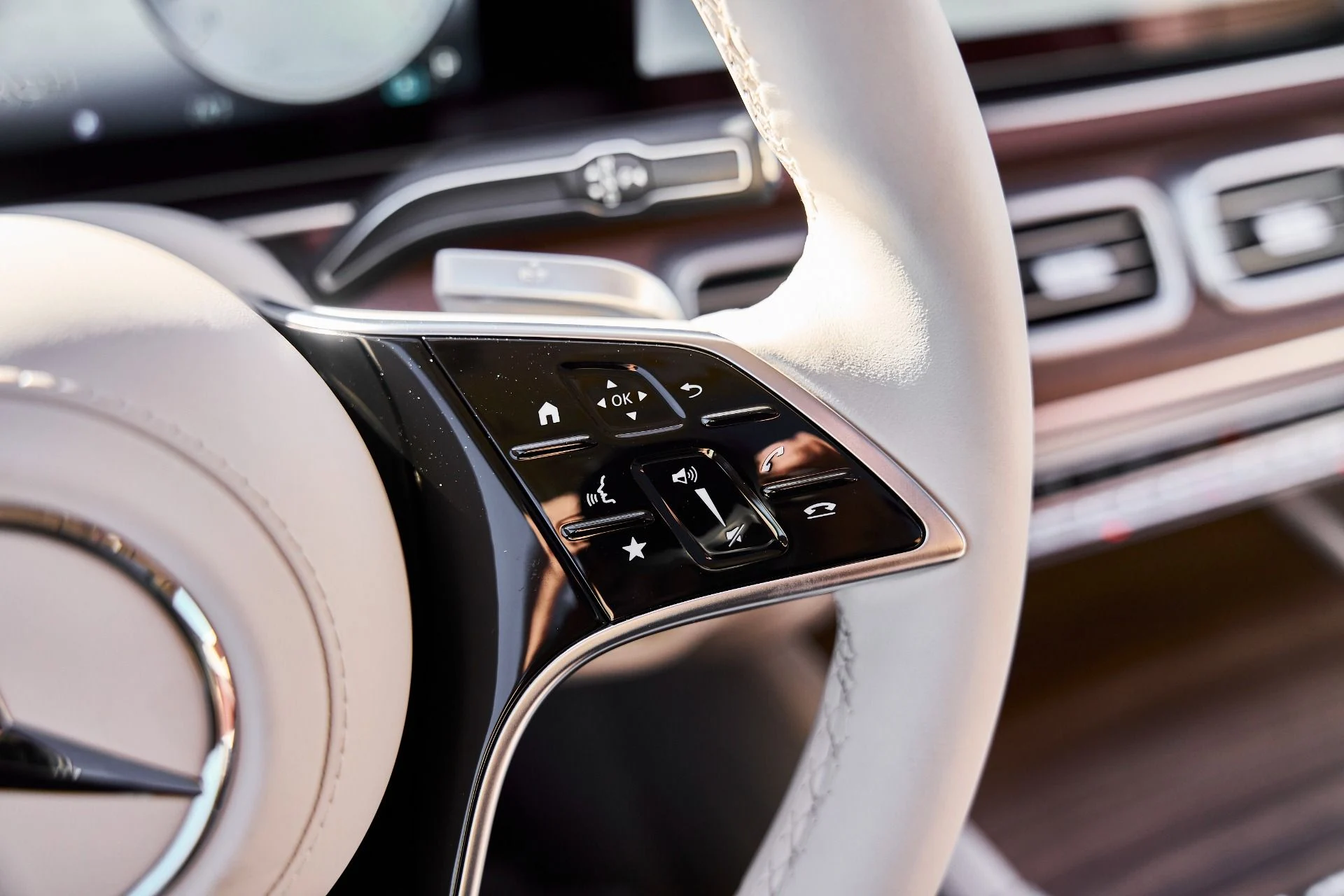 mph064_1924833647_Used_2026_Mercedes_Benz_GLS_Maybach_GLS_600_1772593267_cc5b3e992c