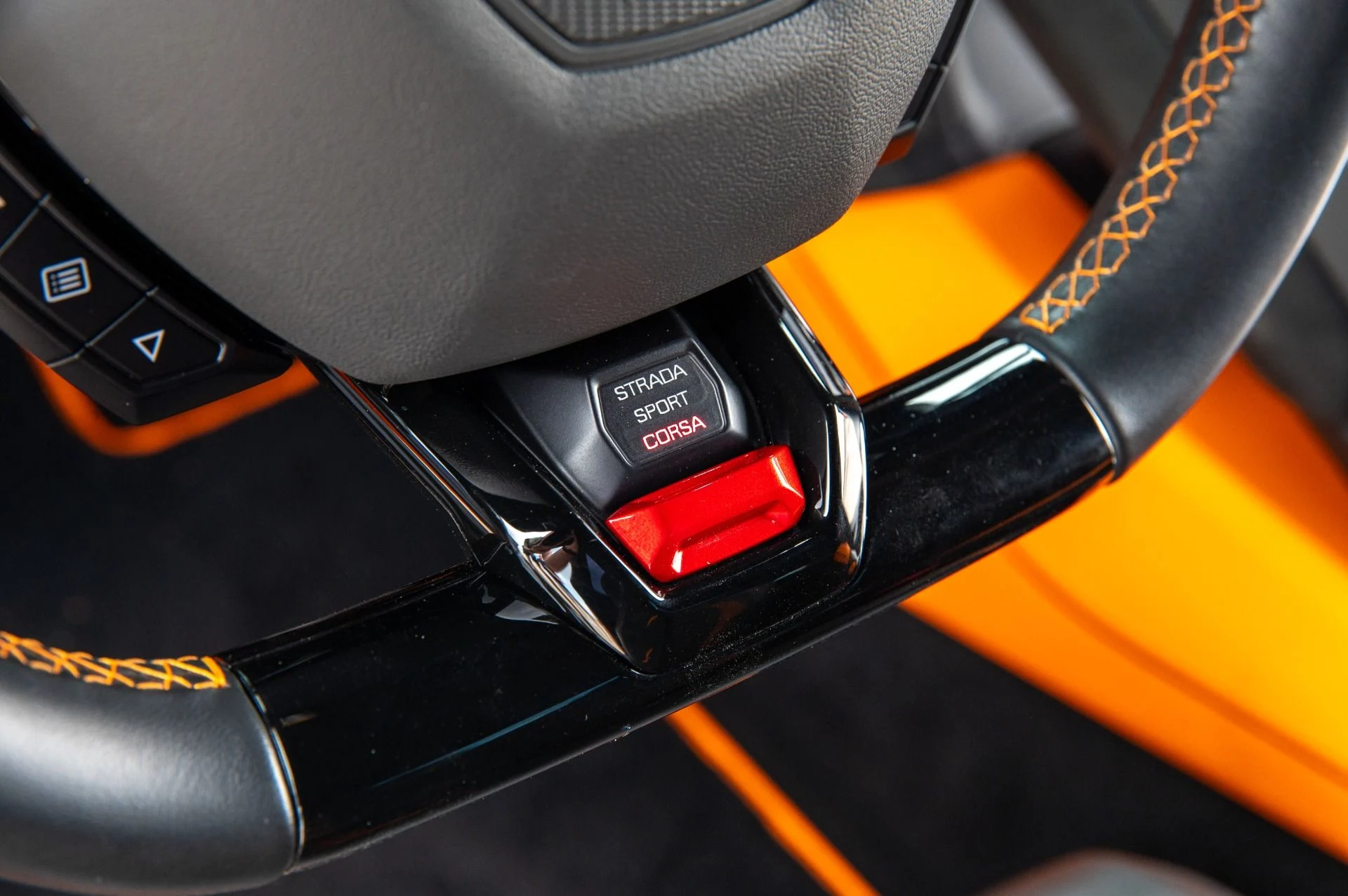 mph064_1930049824_Used_2021_Lamborghini_Huracan_EVO_1753824342_c18d7b1305