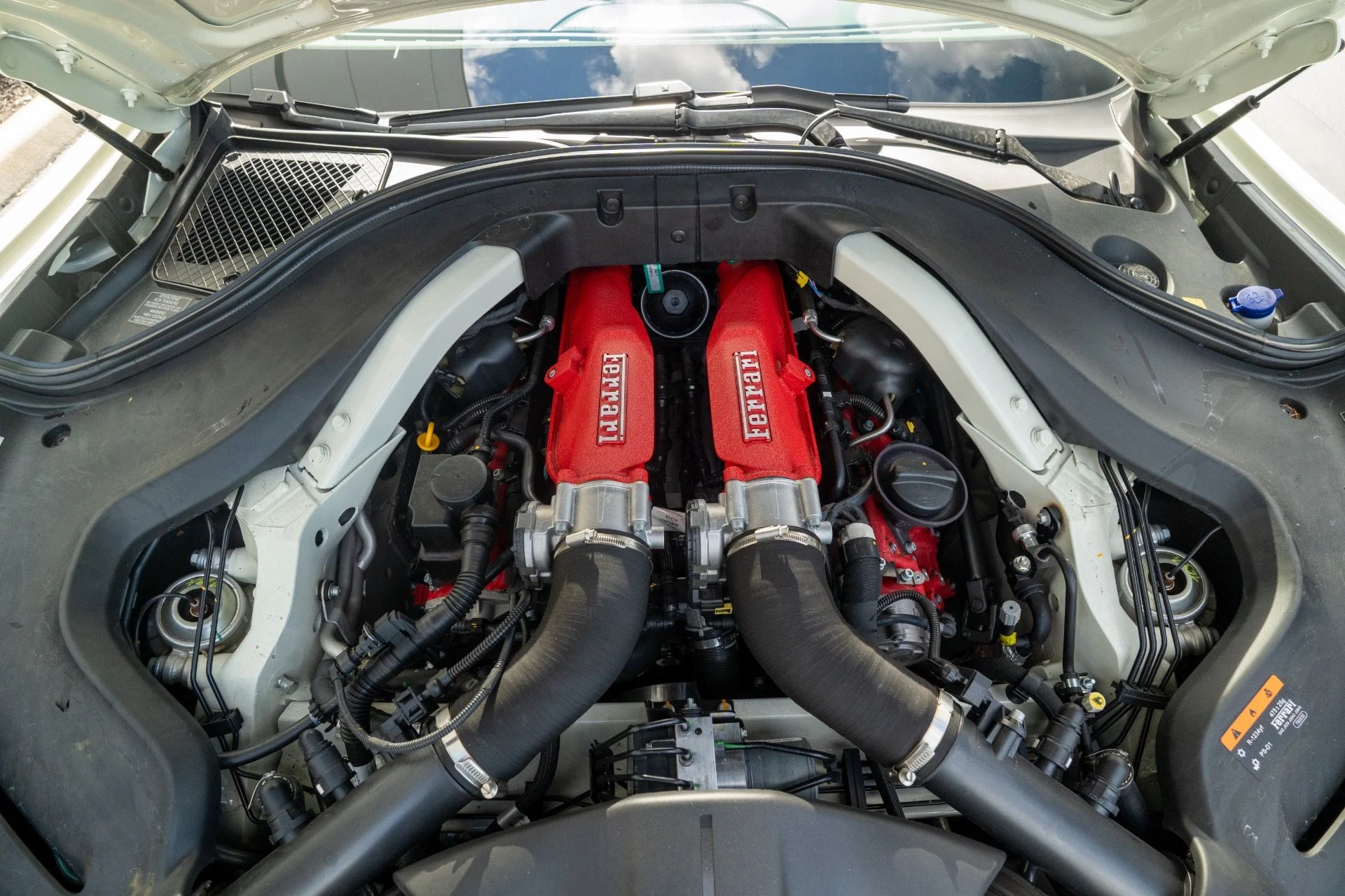 mph064_196431706_Used_2022_Ferrari_Roma_1764790245_b90c97f98f