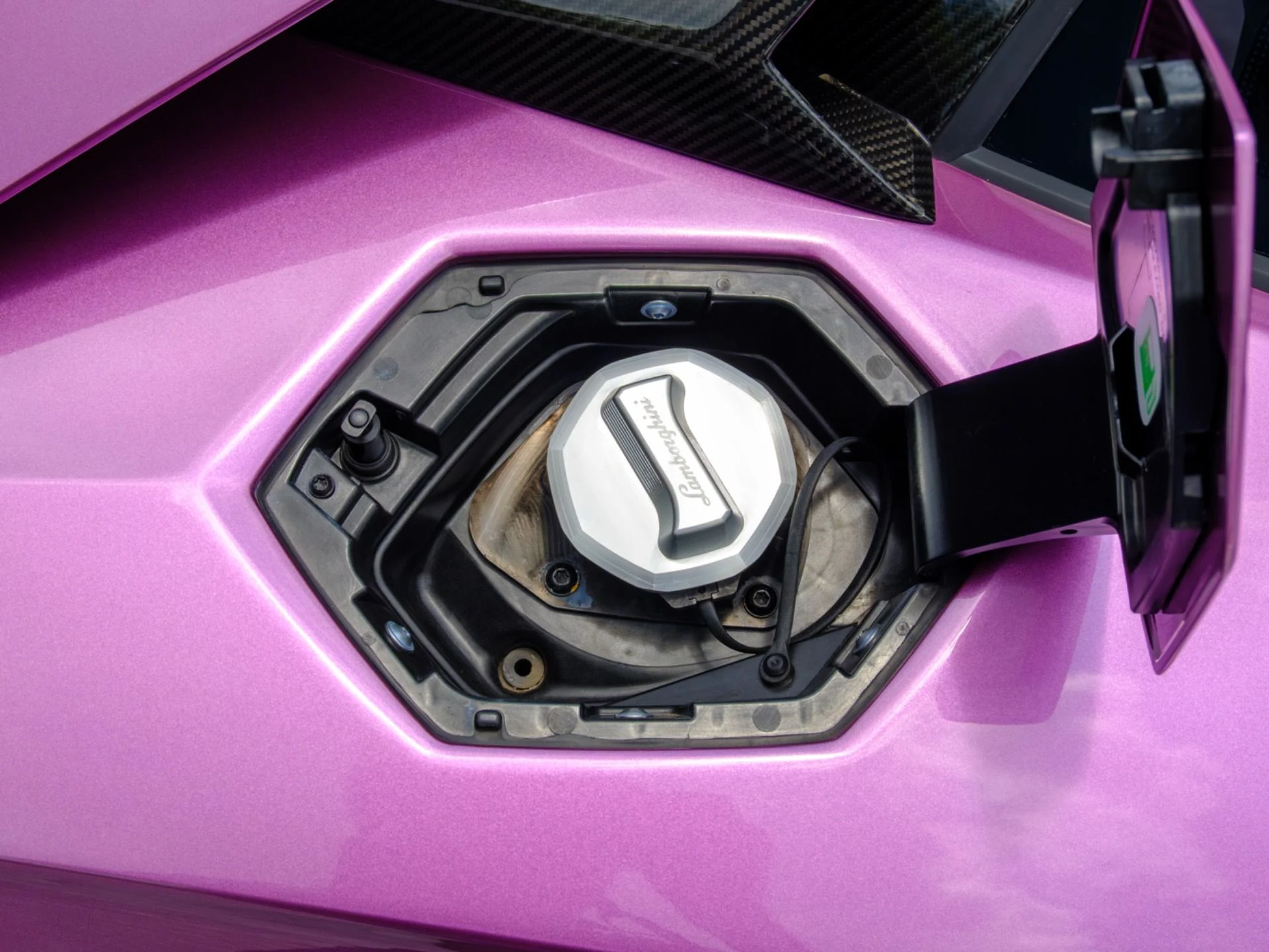 mph064_1975953774_Used_2018_Lamborghini_Aventador_S_1778520653_bdcea3e1b6
