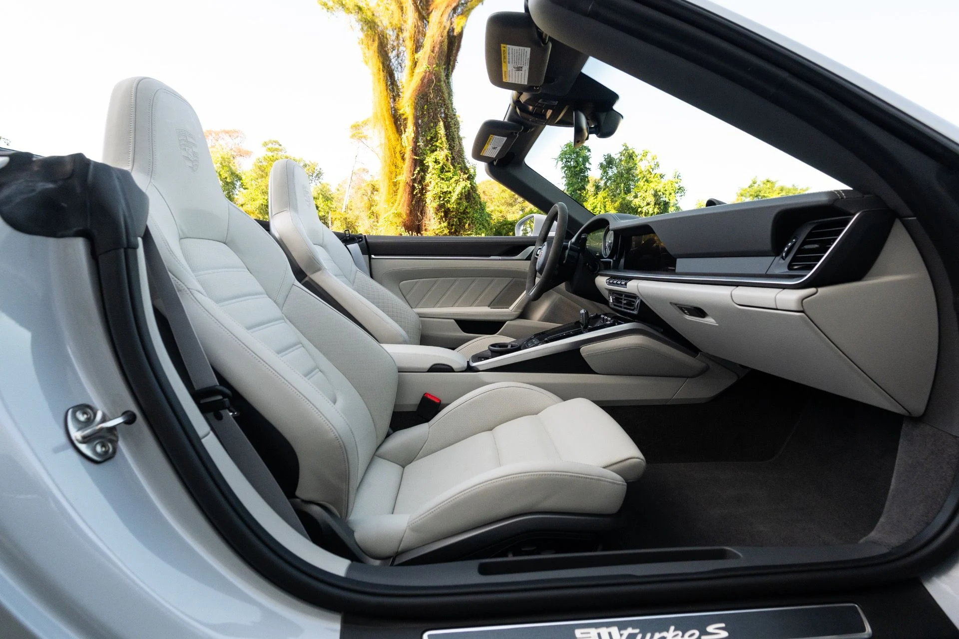 mph064_1976697172_Used_2025_Porsche_911_Cabriolet_Turbo_S_1769622703_f96b67083b