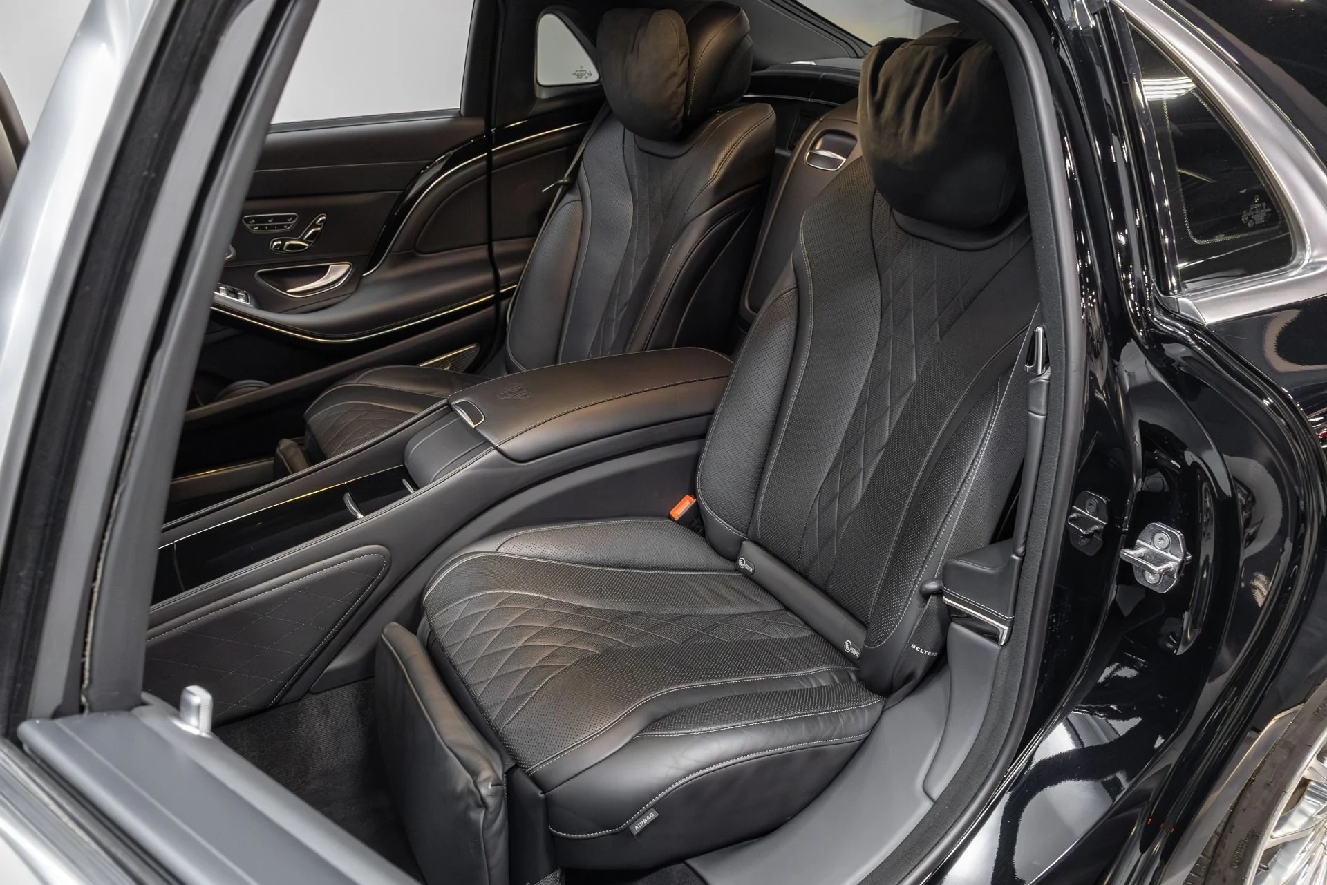 mph064_1981993228_Used_2019_Mercedes_Benz_S_Class_Maybach_S_650_1763220907_8caafe193c