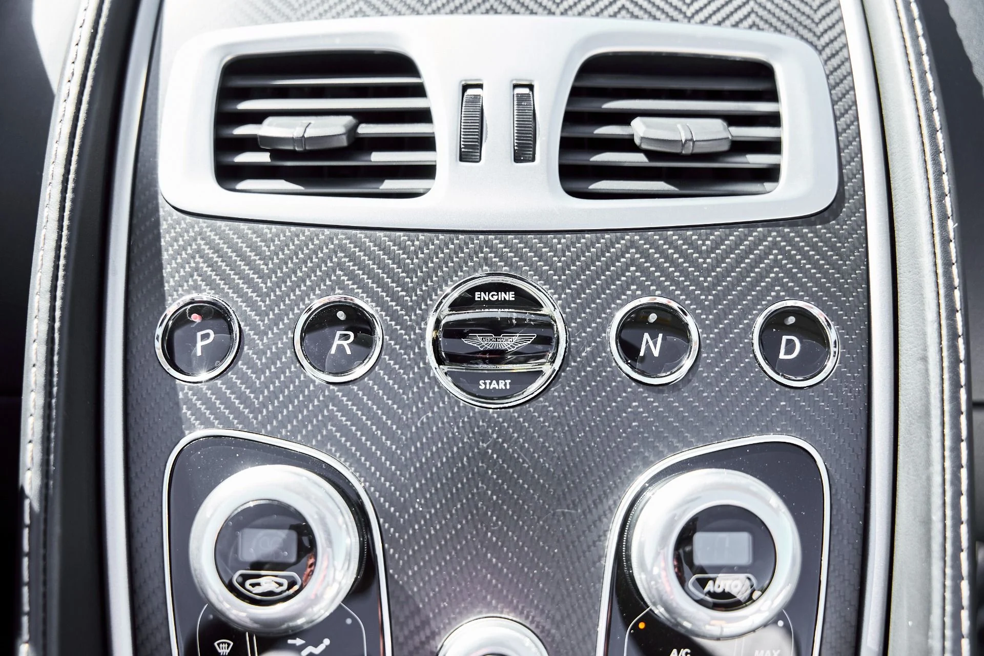 mph064_1982134711_Used_2017_Aston_Martin_Vanquish_Volante_1773797540_b88c398b94