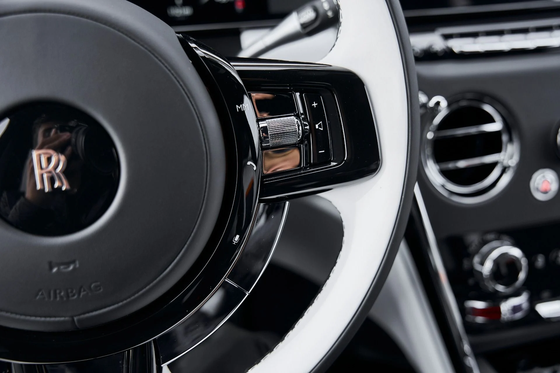 mph064_199399293_Used_2026_Rolls_Royce_Cullinan_Base_1769135867_d4a72c3f78