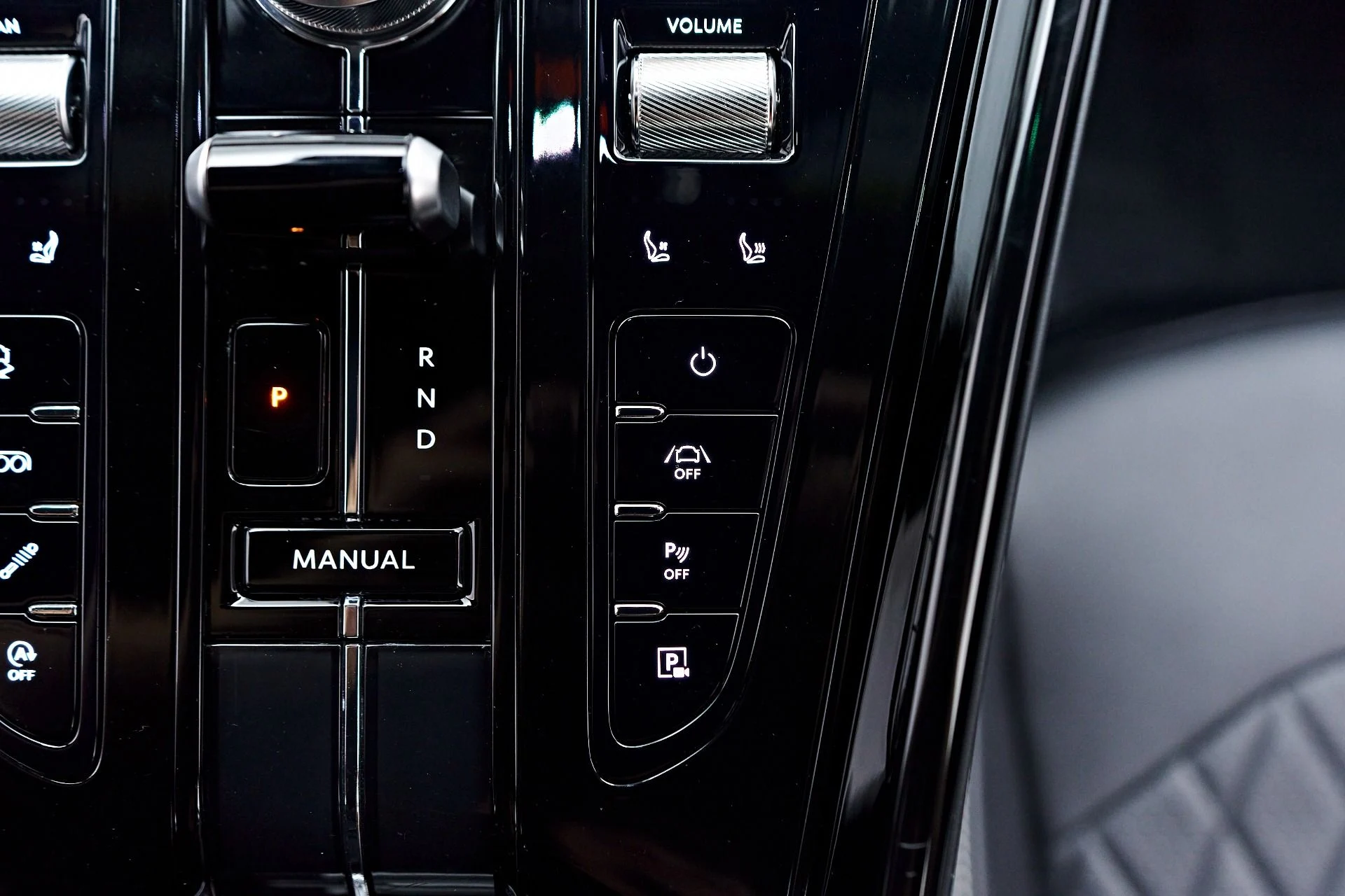 mph064_2011391671_Used_2024_Aston_Martin_DB_12_1755890684_8a30edfef0