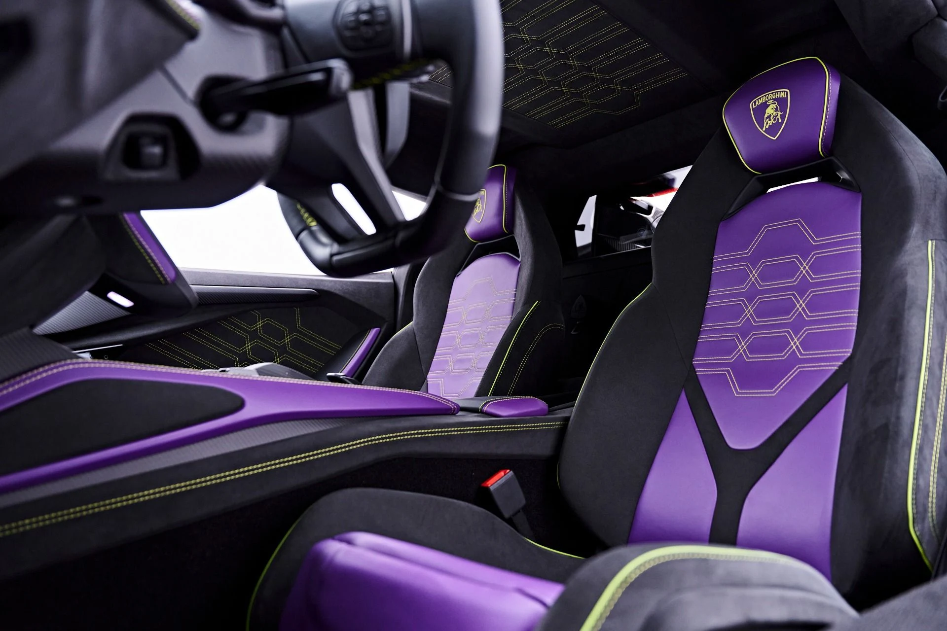 mph064_2089842499_Used_2025_Lamborghini_Revuelto_Base_1784242691_51795822aa