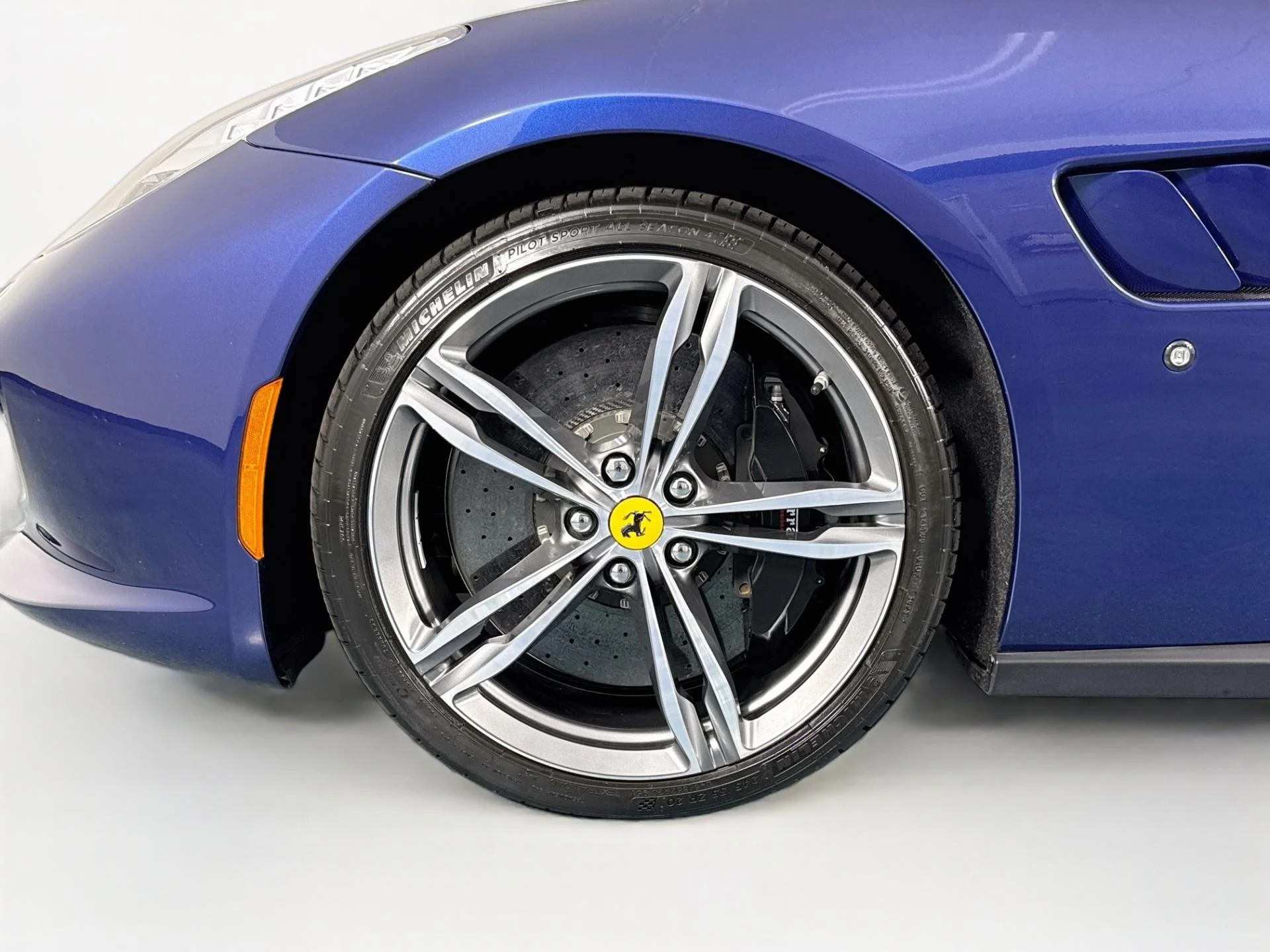 mph064_2102142577_Used_2019_Ferrari_GTC_4_Lusso_1792629201_e1e1732f65