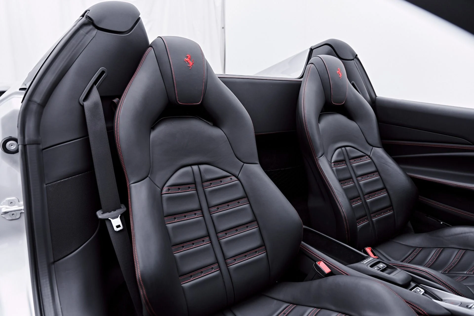 mph064_2111858005_Used_2022_Ferrari_F8_Spider_Base_1785538866_cf01dde04c
