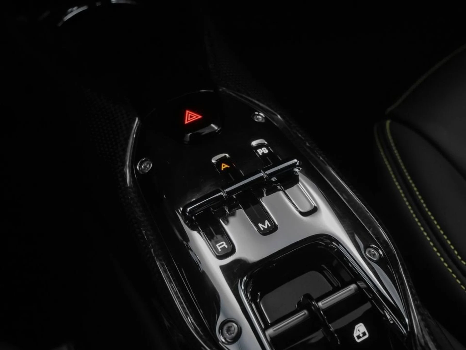 mph064_2123617689_65_61a7a3429f