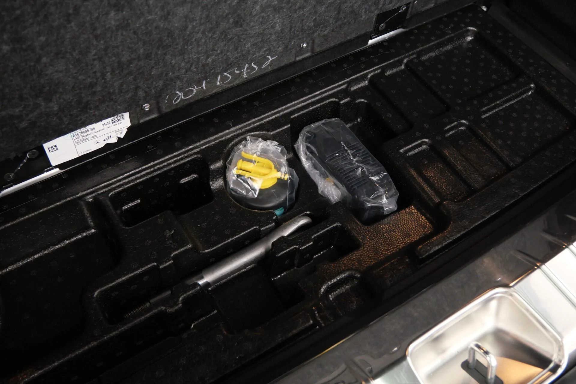 mph064_2136801995_Used_2022_Mercedes_Benz_Maybach_GLS_600_4_MATIC_Beautiful_Colors_Four_Seat_Configuration_Walnut_Trim_1776795080_353e7a0e7d