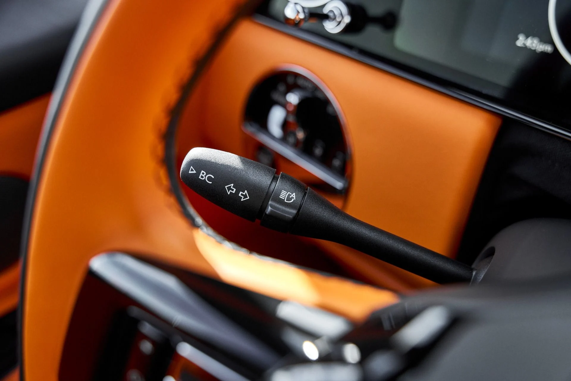 mph064_2148978173_Used_2025_Rolls_Royce_Cullinan_1766456714_6a736fba0e