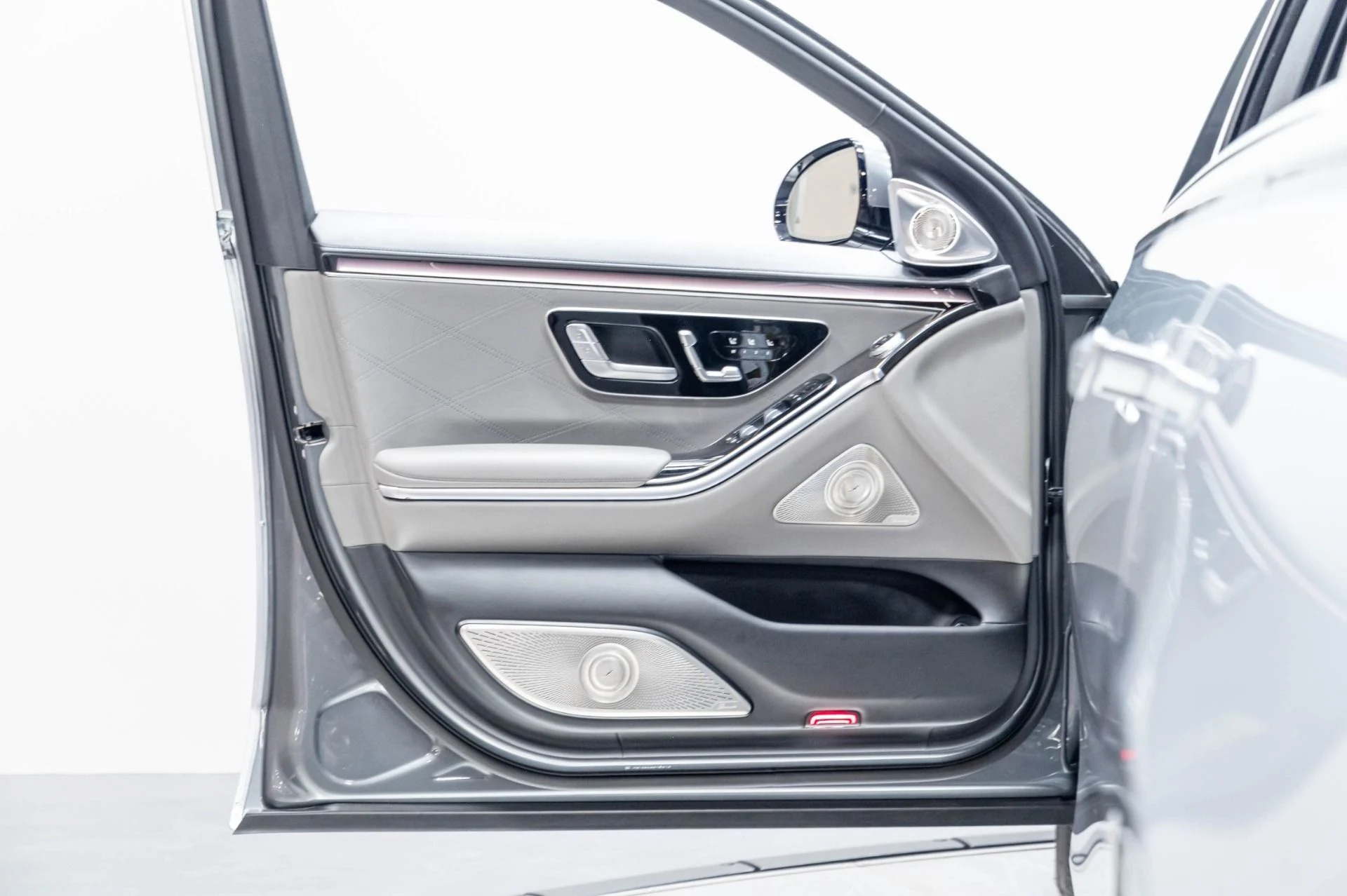 mph064_2218874043_Used_2024_Mercedes_Benz_S_Class_Maybach_S_680_4_MATIC_1777501614_5e458b633b