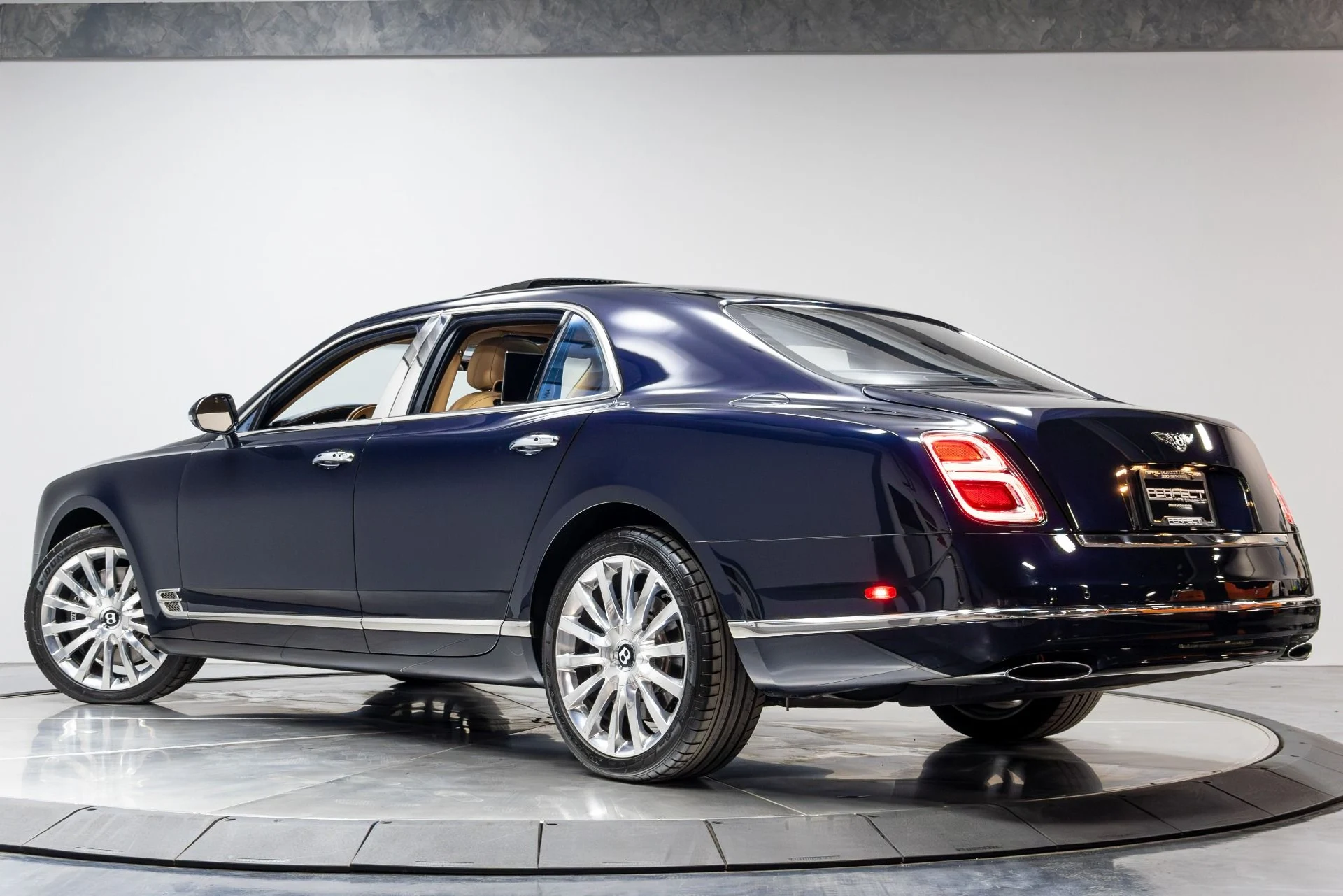 mph064_2244956168_Used_2017_Bentley_Mulsanne_1775514187_585f00a254