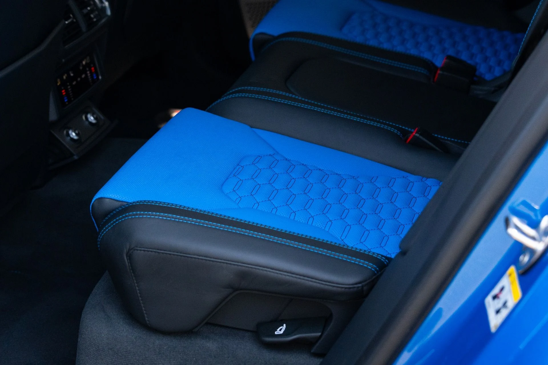 mph064_2248158241_Used_2019_Lamborghini_Urus_1781242066_72ad5c794b