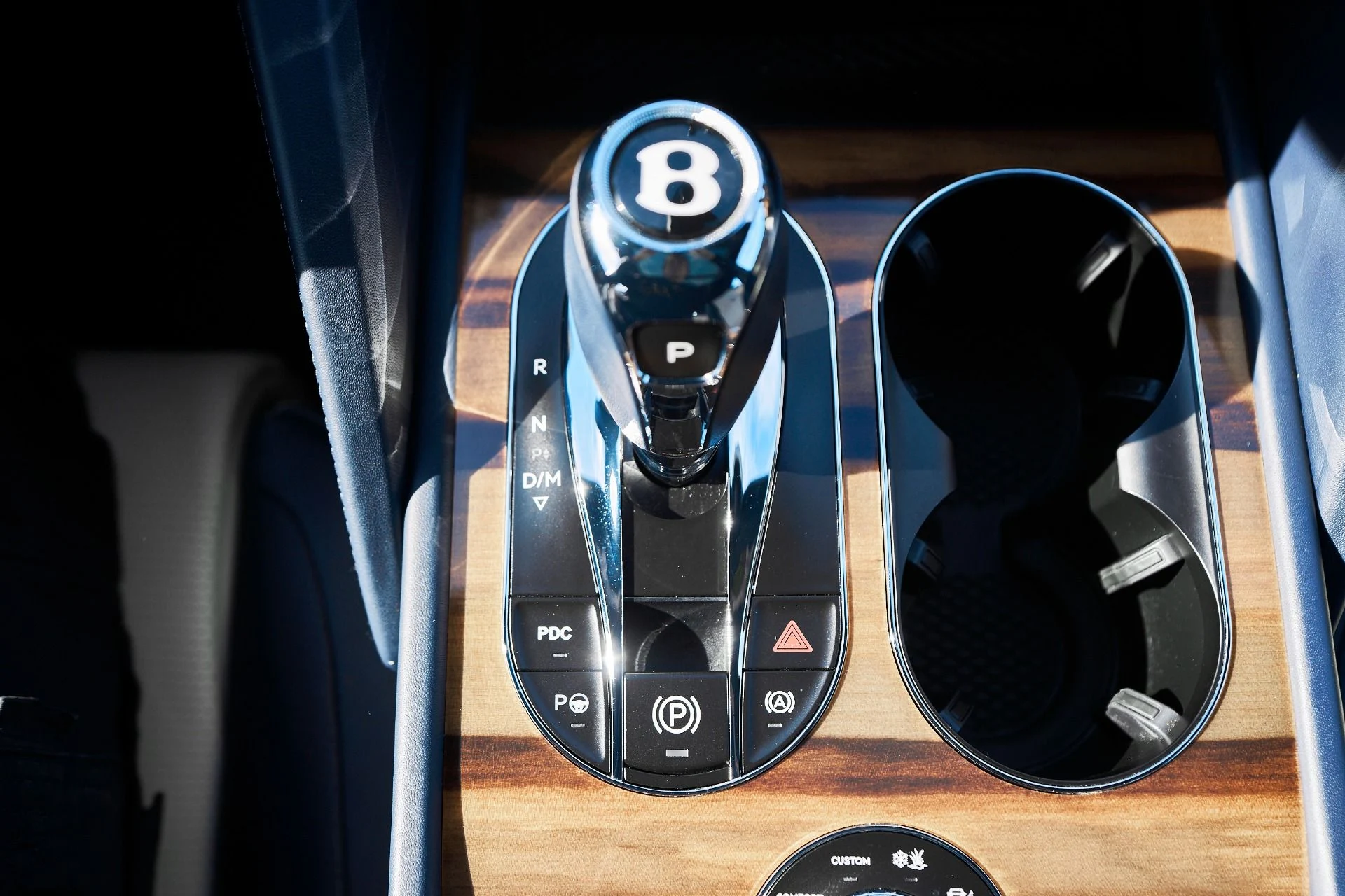 mph064_2253853652_Used_2021_Bentley_Bentayga_V8_1764209088_52fc9710ff