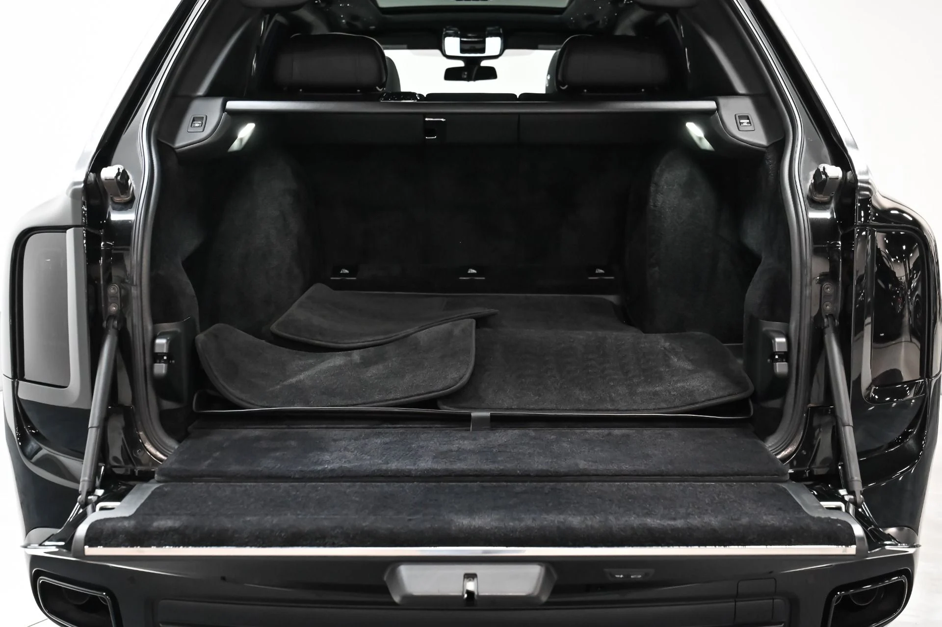 mph064_2306723530_Used_2019_Rolls_Royce_Cullinan_1761408905_0e153b4d8c