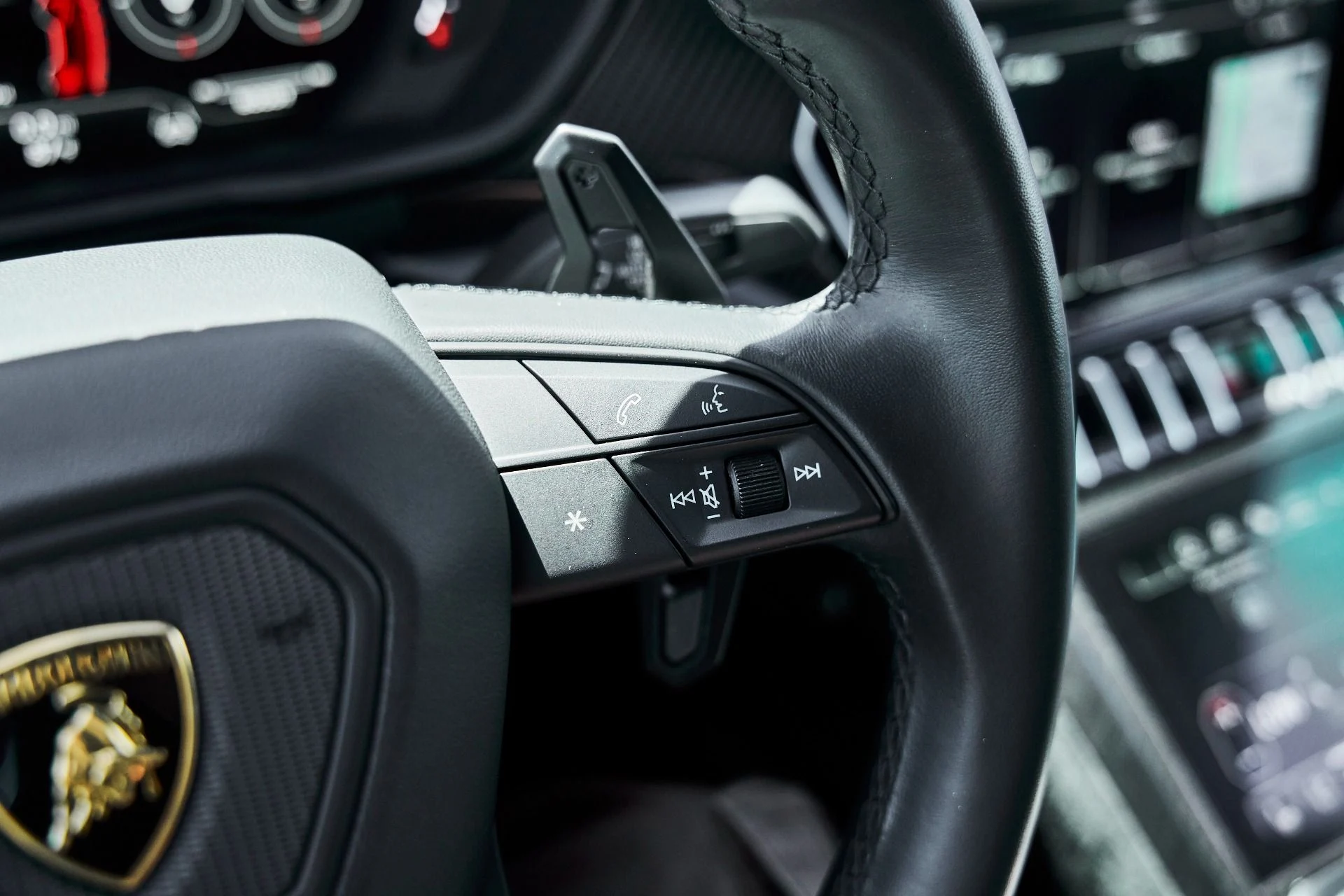 mph064_2331562295_Used_2024_Lamborghini_Urus_Performante_1779865589_3c6a5d171c