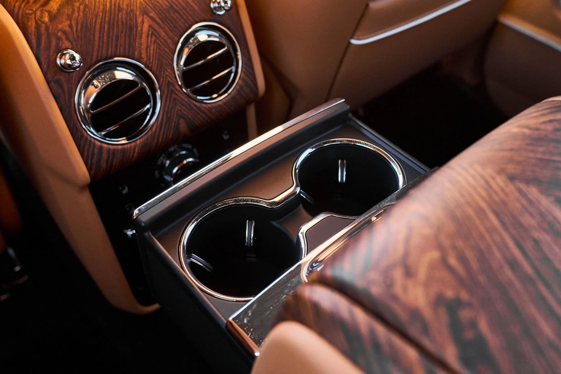 mph064_2341396506_Used_2025_Rolls_Royce_Cullinan_Base_1766020474_c510006a1e