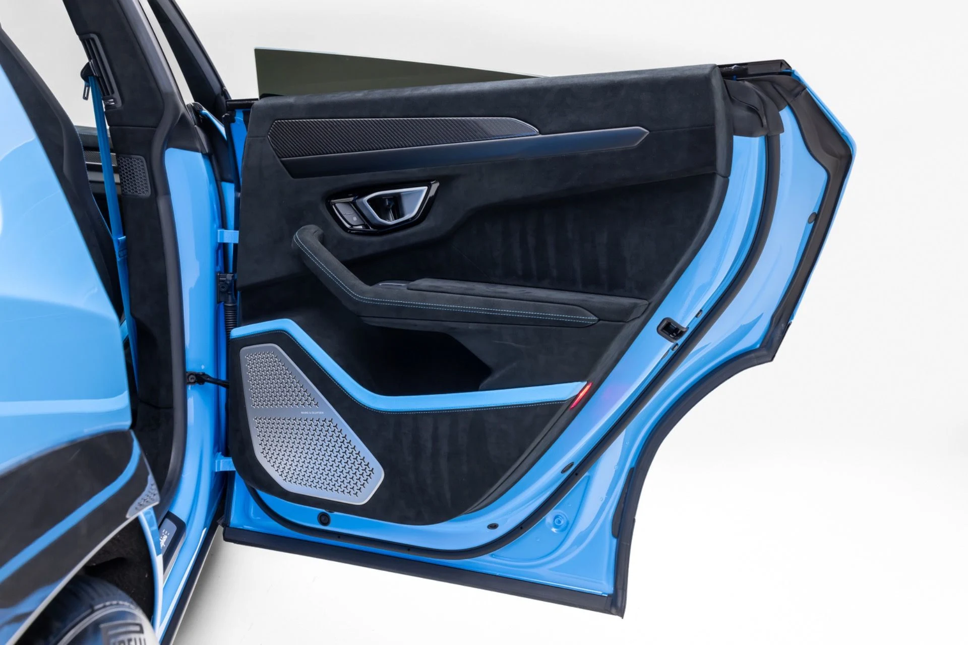 mph064_2353370758_13287_p65_l_2aced12f5a