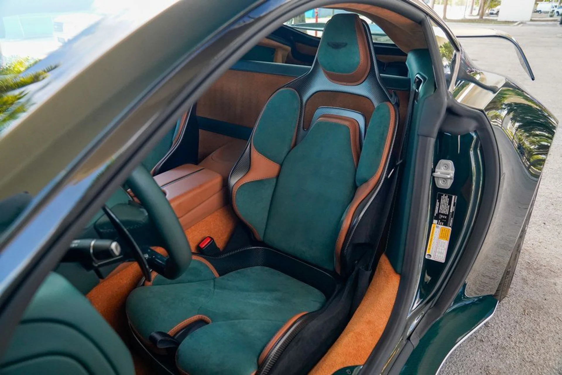 mph064_2399766319_used_2023_aston_martin_vantage_v12coupe_14354_22896697_65_1024_b3688780ea