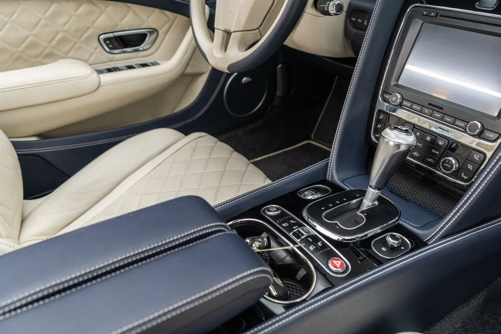 mph064_2414620792_ce3dee6723_1280_5a268f25cc