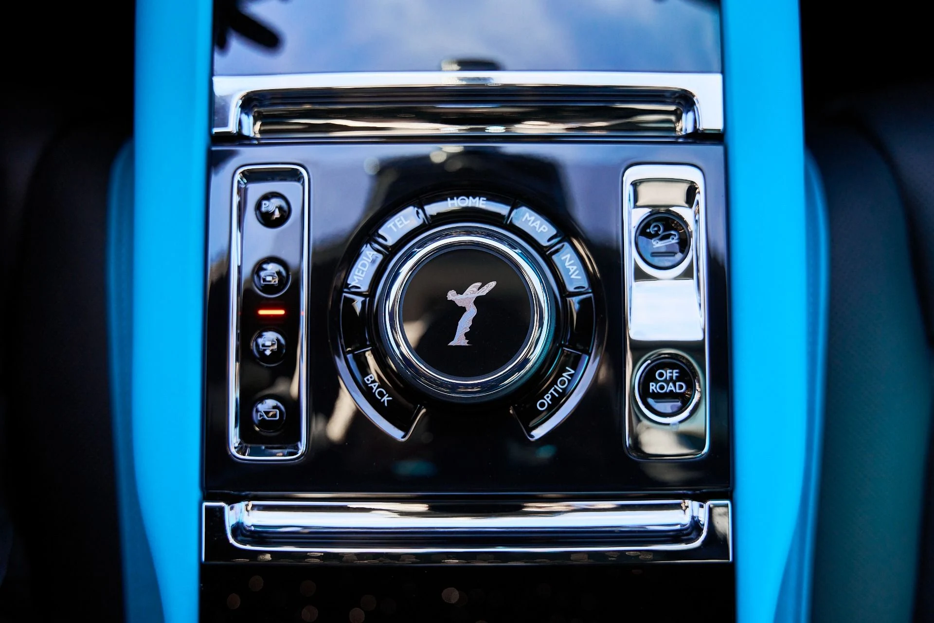 mph064_2433964976_Used_2025_Rolls_Royce_Cullinan_Base_1767668933_8fc470d272