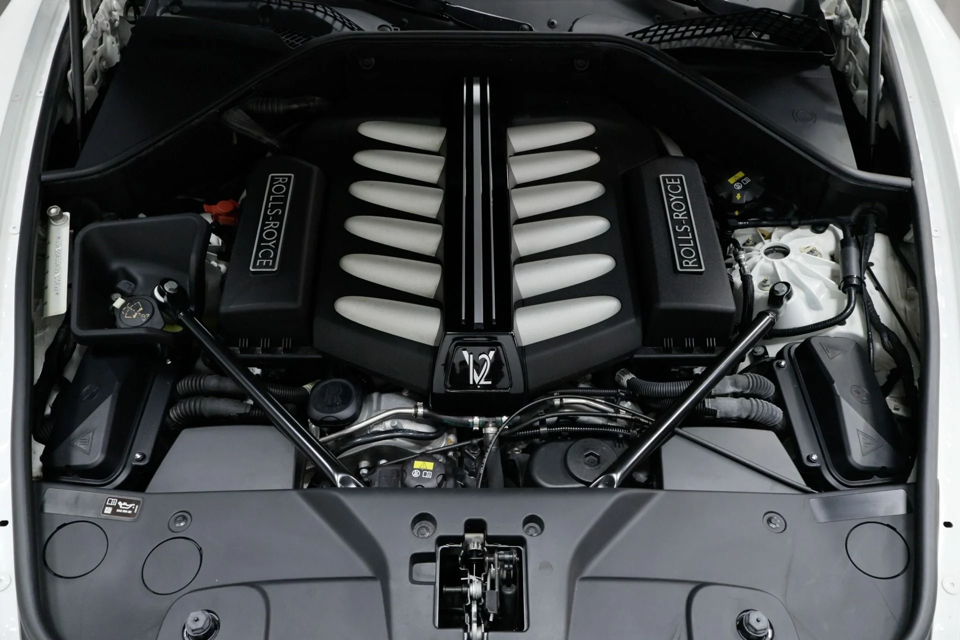 mph064_2478916788_Used_2016_Rolls_Royce_Ghost_Base_1761576592_3fb254ab08