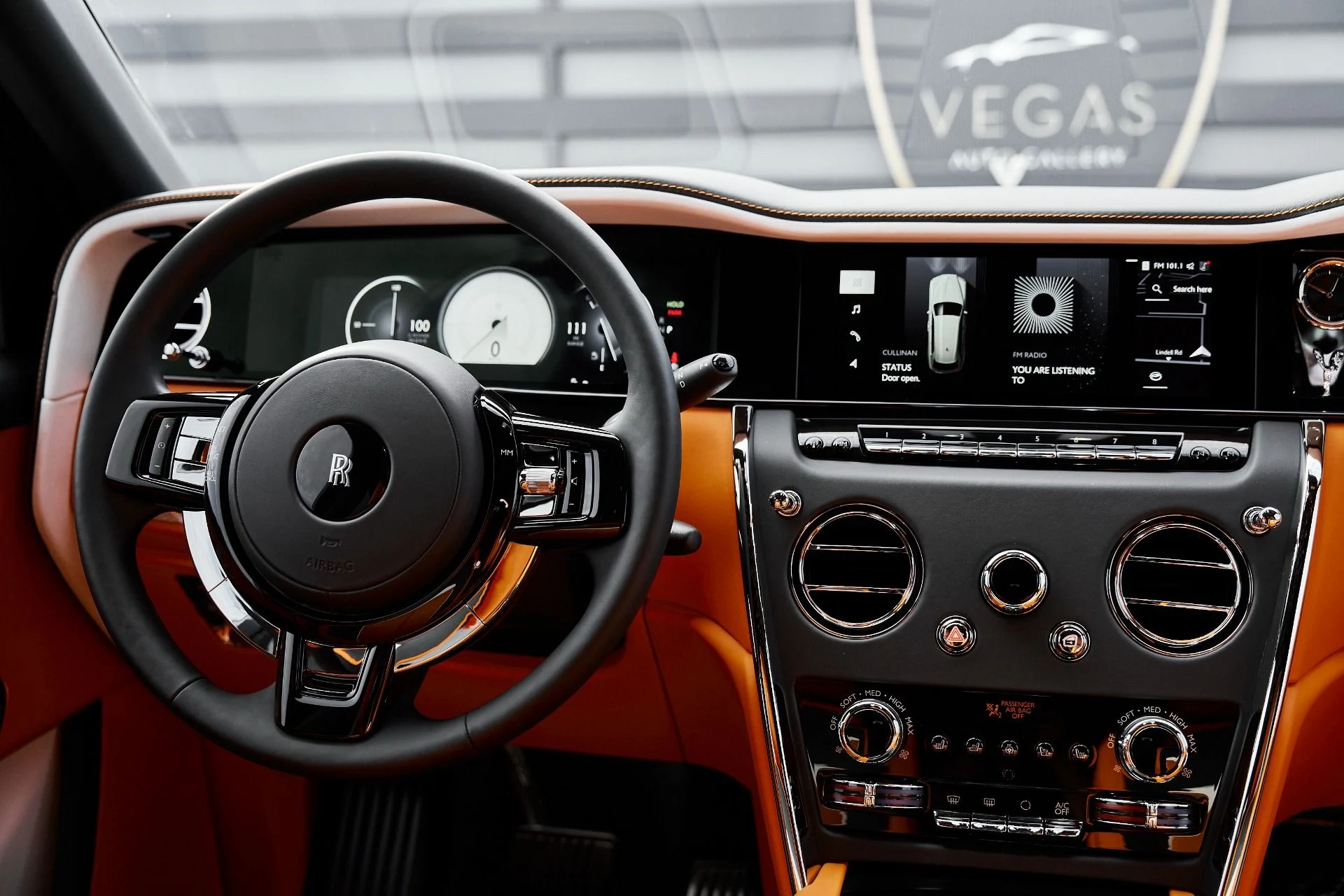 mph064_2561401721_Used_2025_Rolls_Royce_Cullinan_Base_1770950927_dbaf505bc2