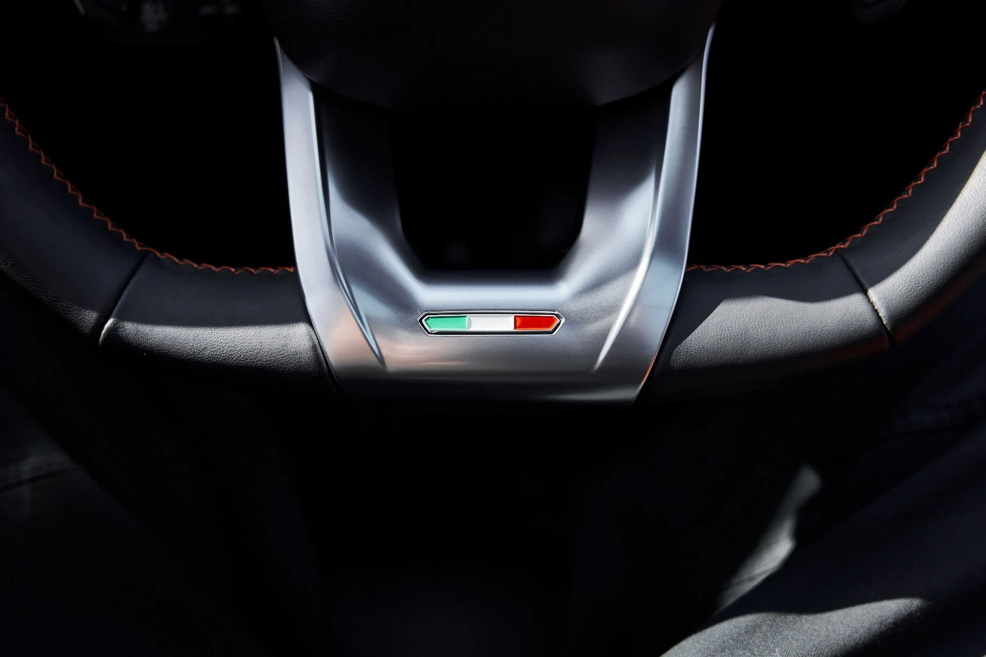 mph064_2569643181_Used_2025_Lamborghini_Urus_SE_1770086528_be21b4cd75