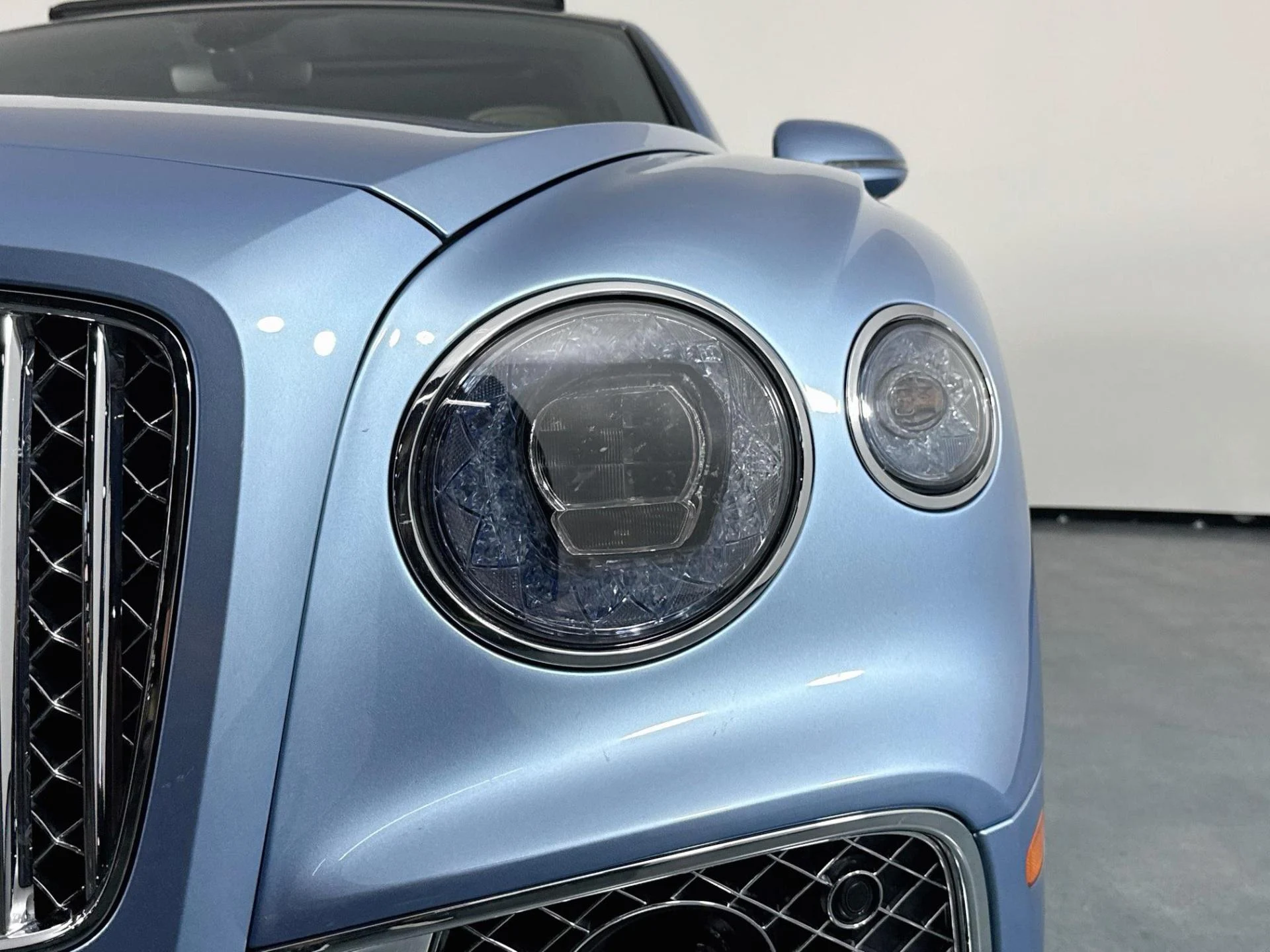 mph064_2588114387_Used_2022_Bentley_Flying_Spur_V8_1787092935_ab14a6ca48