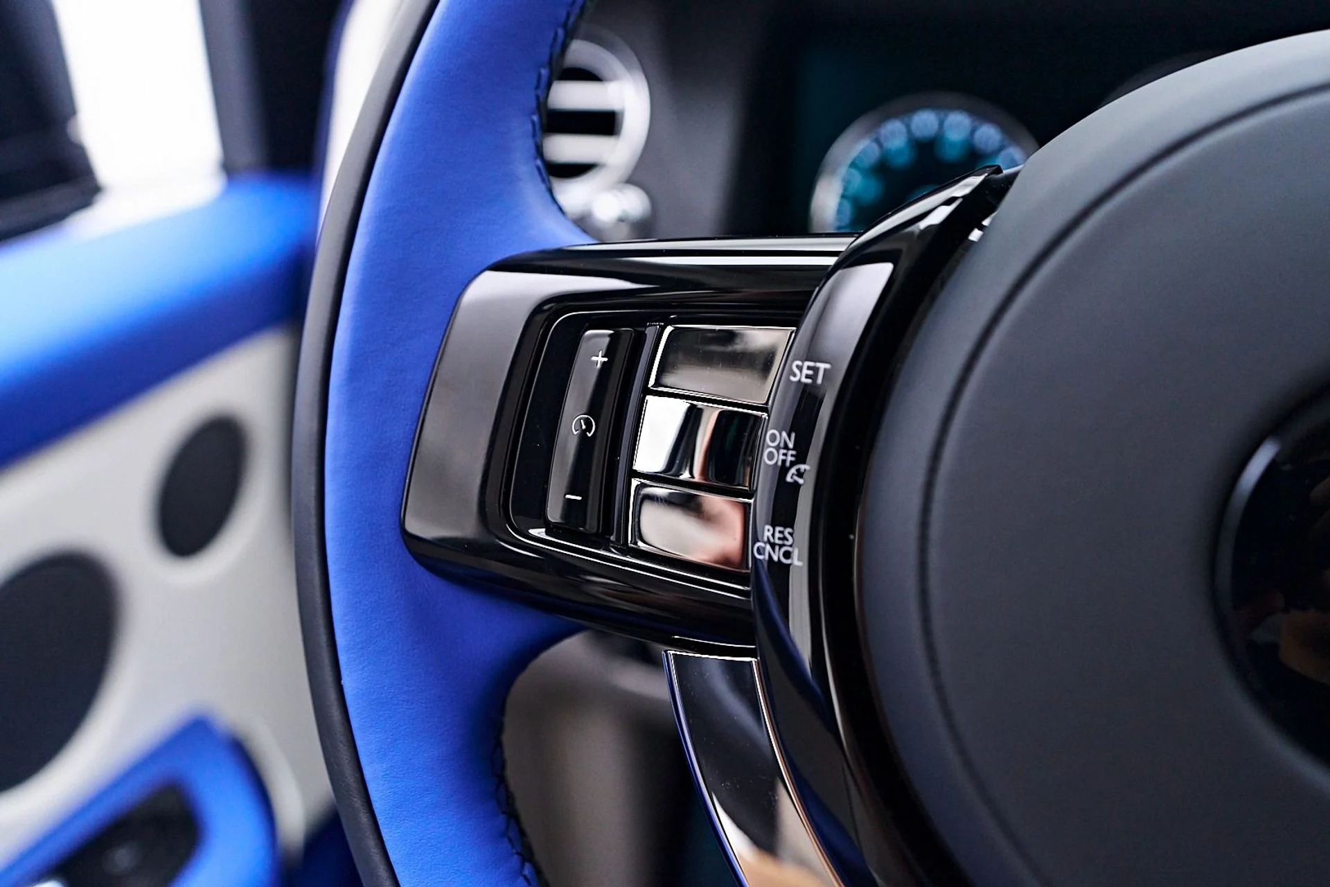 mph064_2603741045_Used_2023_Rolls_Royce_Cullinan_Base_1745954360_ab565d2f0b