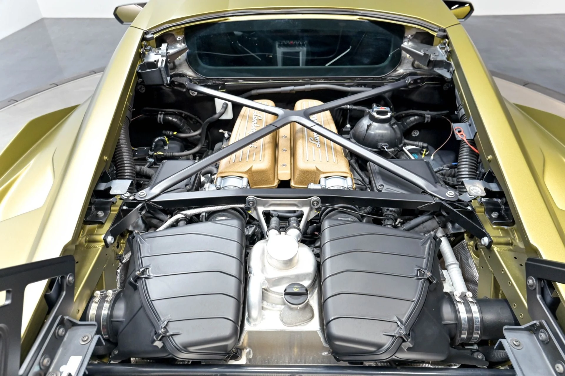mph064_2621282072_Used_2023_Lamborghini_Huracan_STO_1782768591_f5d082d1fe