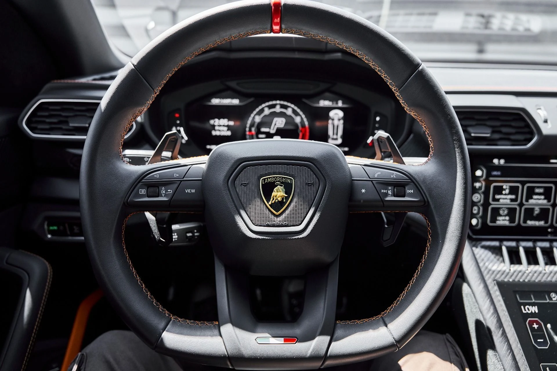 mph064_2642557847_Used_2023_Lamborghini_Urus_Performante_1778288971_50934d397b