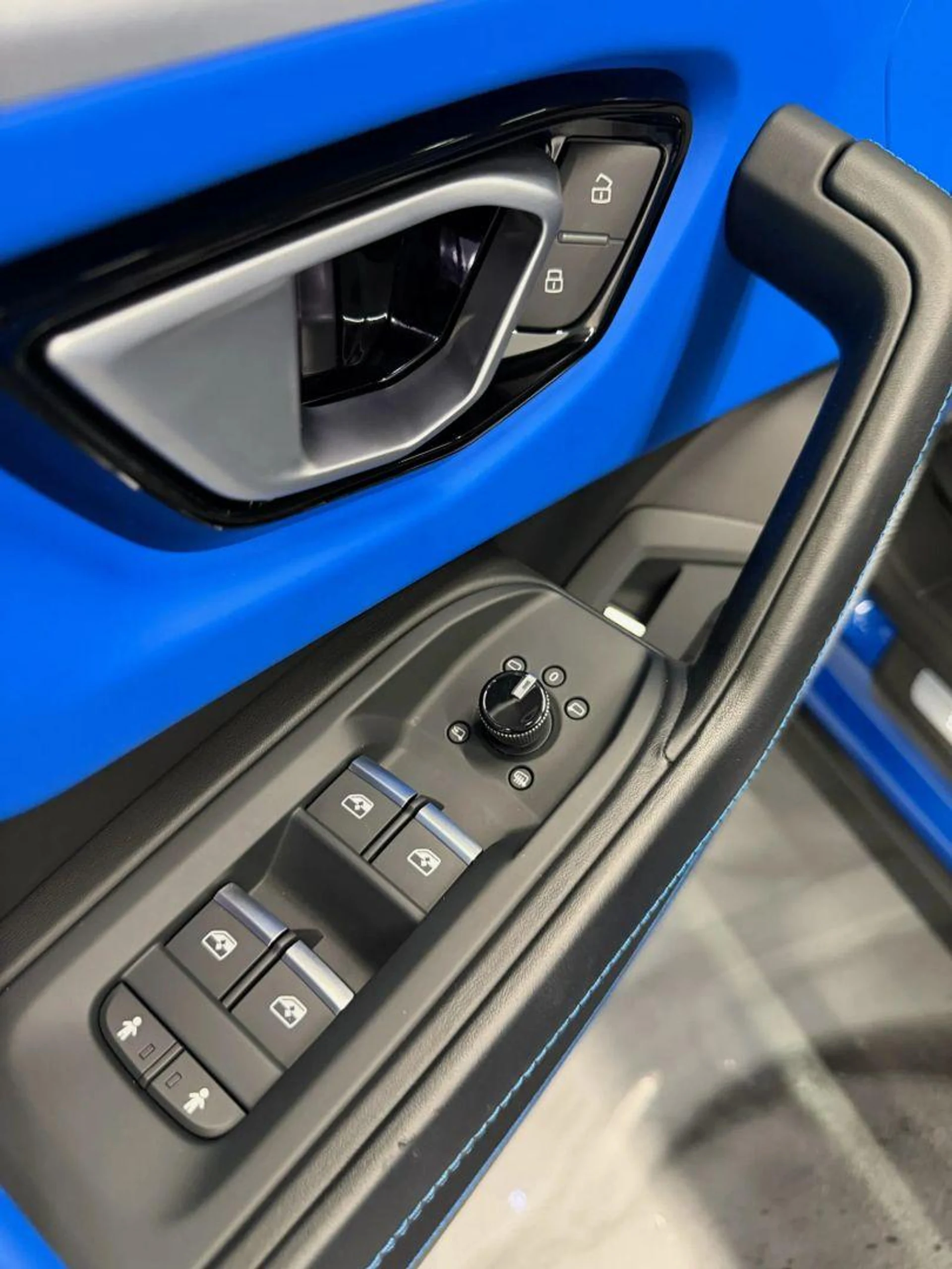 mph064_2653621319_Used_2019_Lamborghini_Urus_Sport_Utility_4_D_1784105706_1ca4f6da39