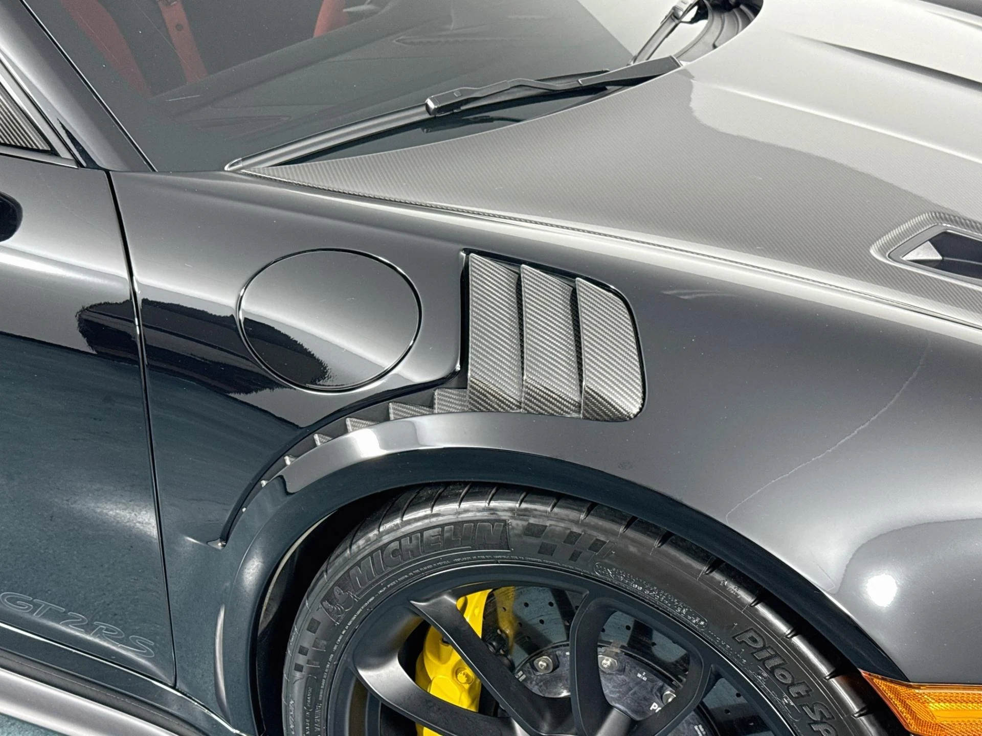 mph064_2664236798_Used_2018_Porsche_911_GT_2_RS_1785886192_027fbb1ec6