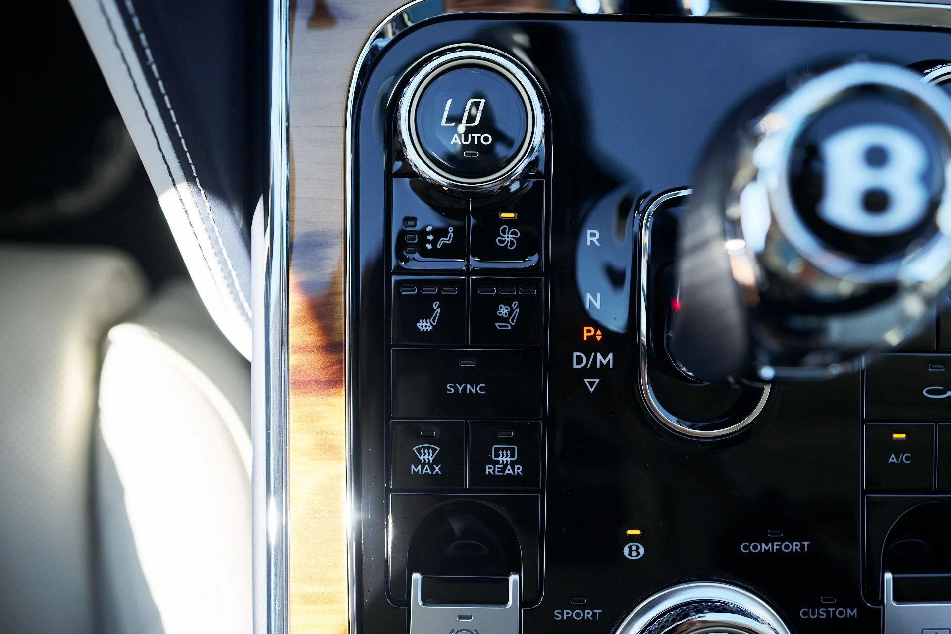 mph064_2693115534_Used_2024_Bentley_Flying_Spur_Mulliner_W12_1760650711_26a1cb0421