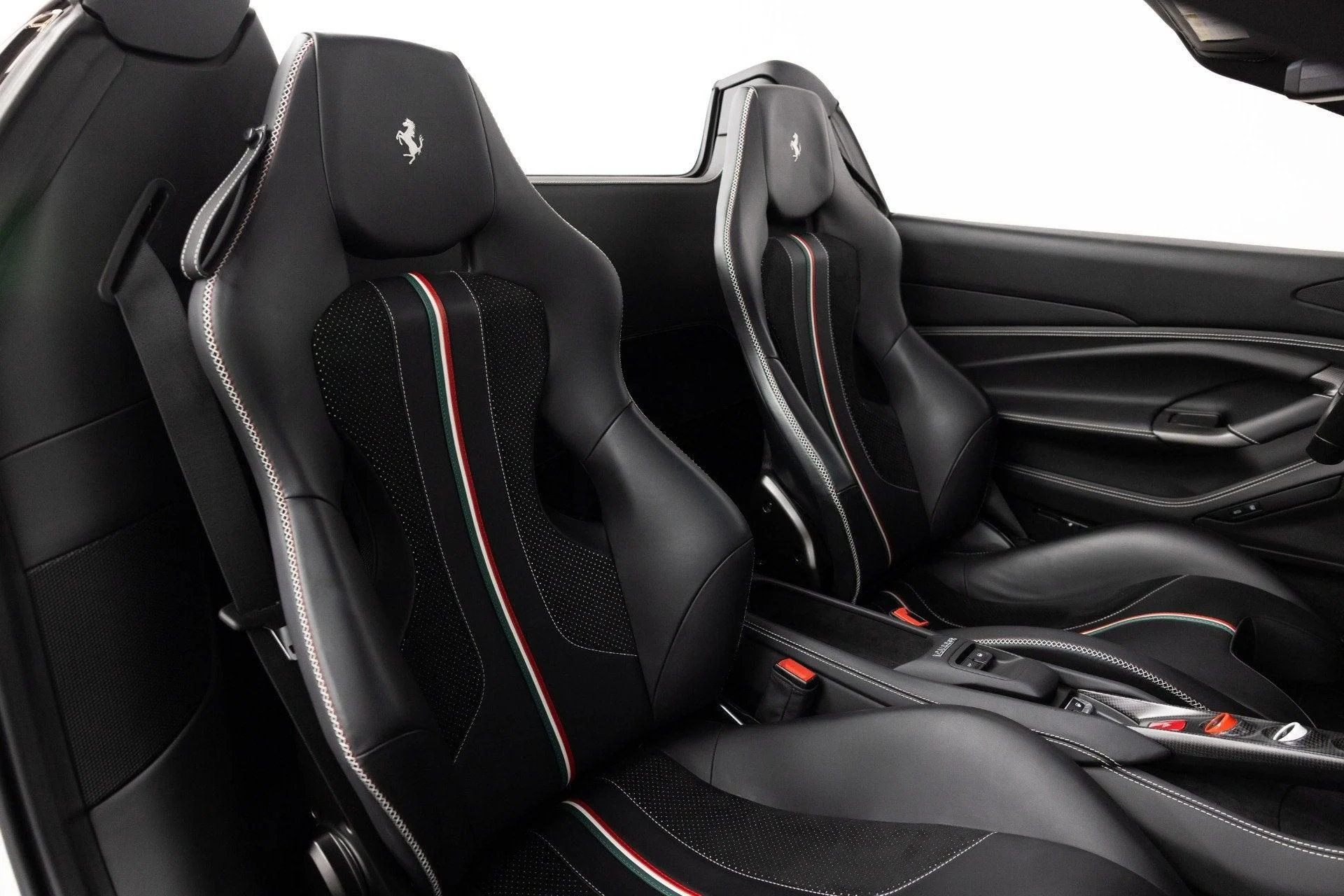 mph064_2701110131_Used_2022_Ferrari_F8_Spider_1789652723_1a74856c2d