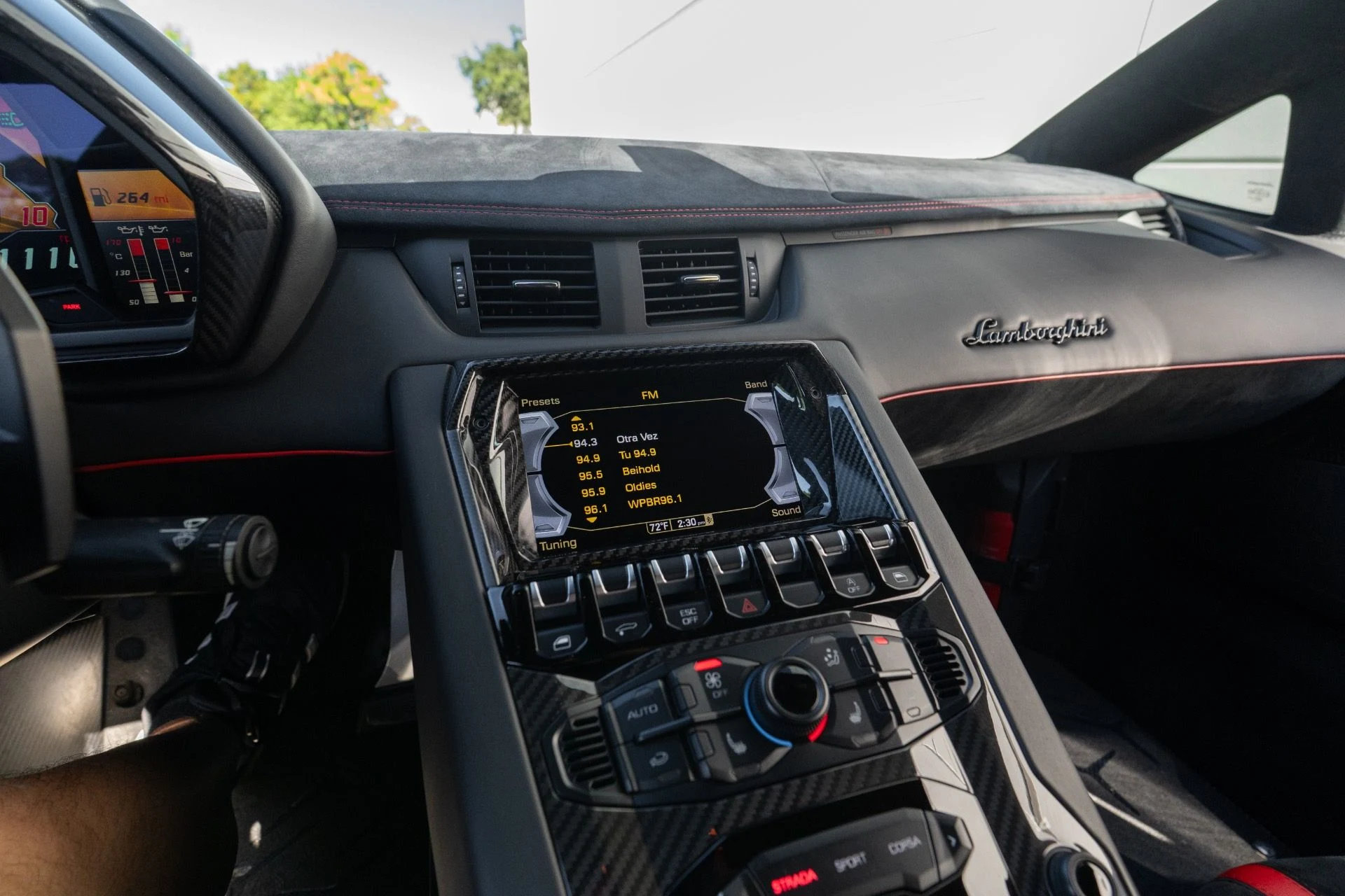 mph064_270909395_Used_2016_Lamborghini_Aventador_LP_750_4_SV_1760392295_76eeb006af