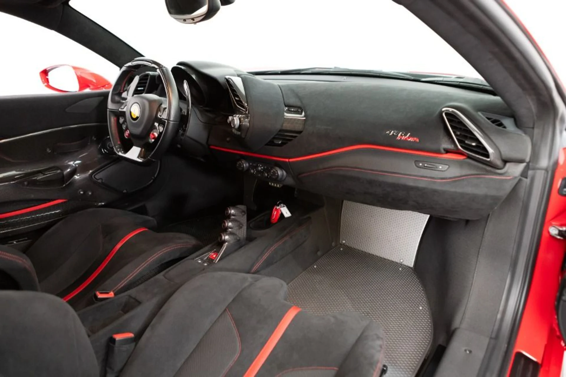 mph064_2721945484_Used_2020_Ferrari_488_Pista_1c4de5af44