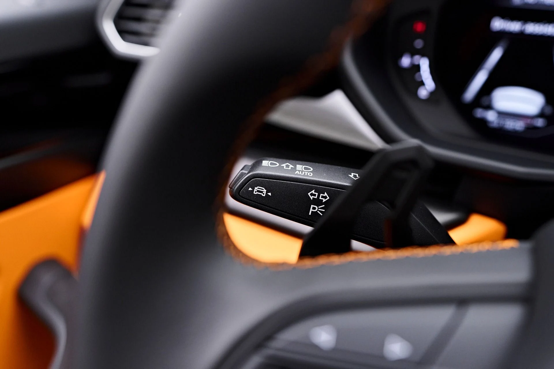 mph064_2734626016_Used_2024_Lamborghini_Urus_S_1759191710_9314ce28f3