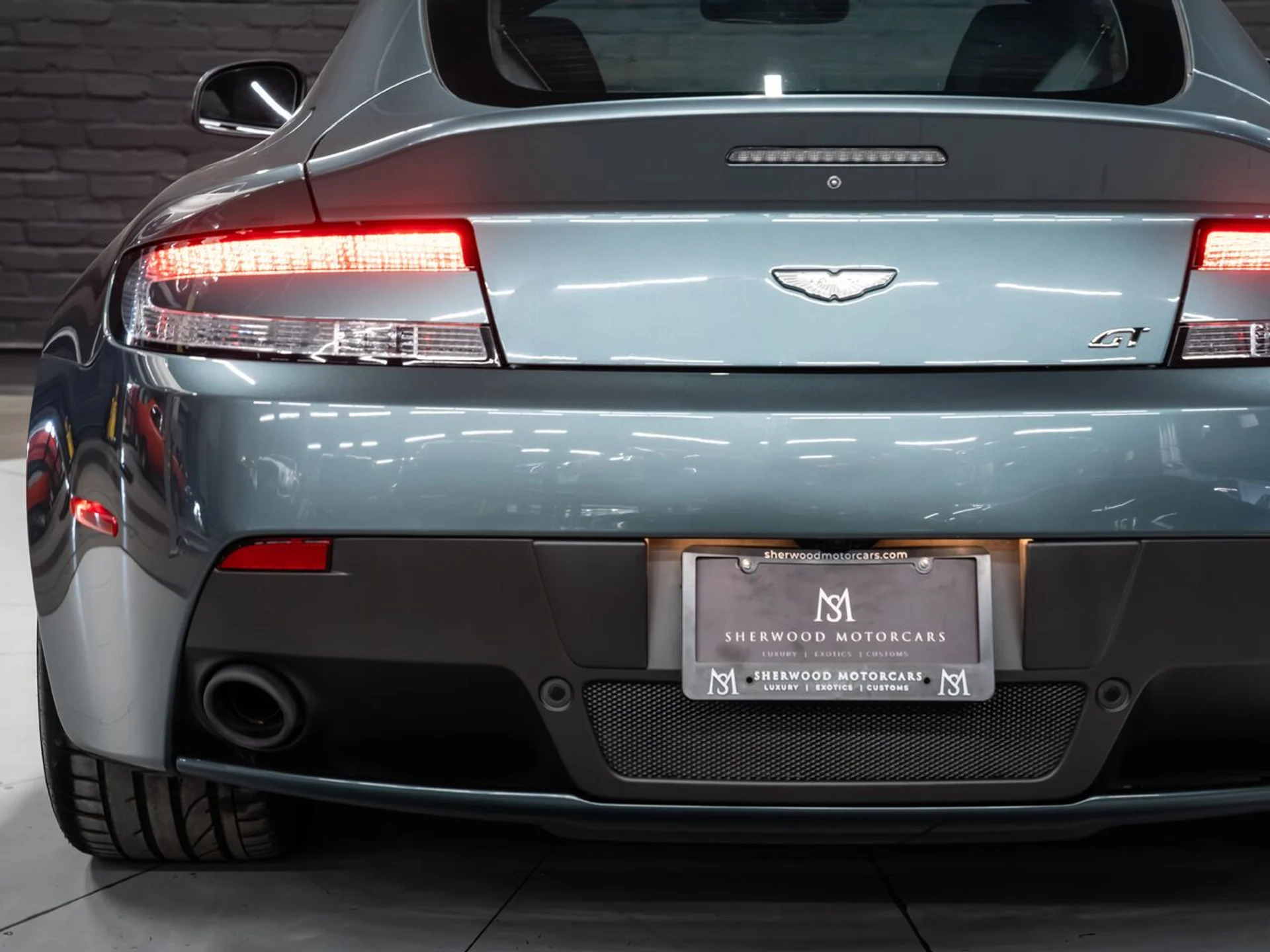 mph064_2751349481_aston_martin_v8_vantage_2015_d5ef59c306