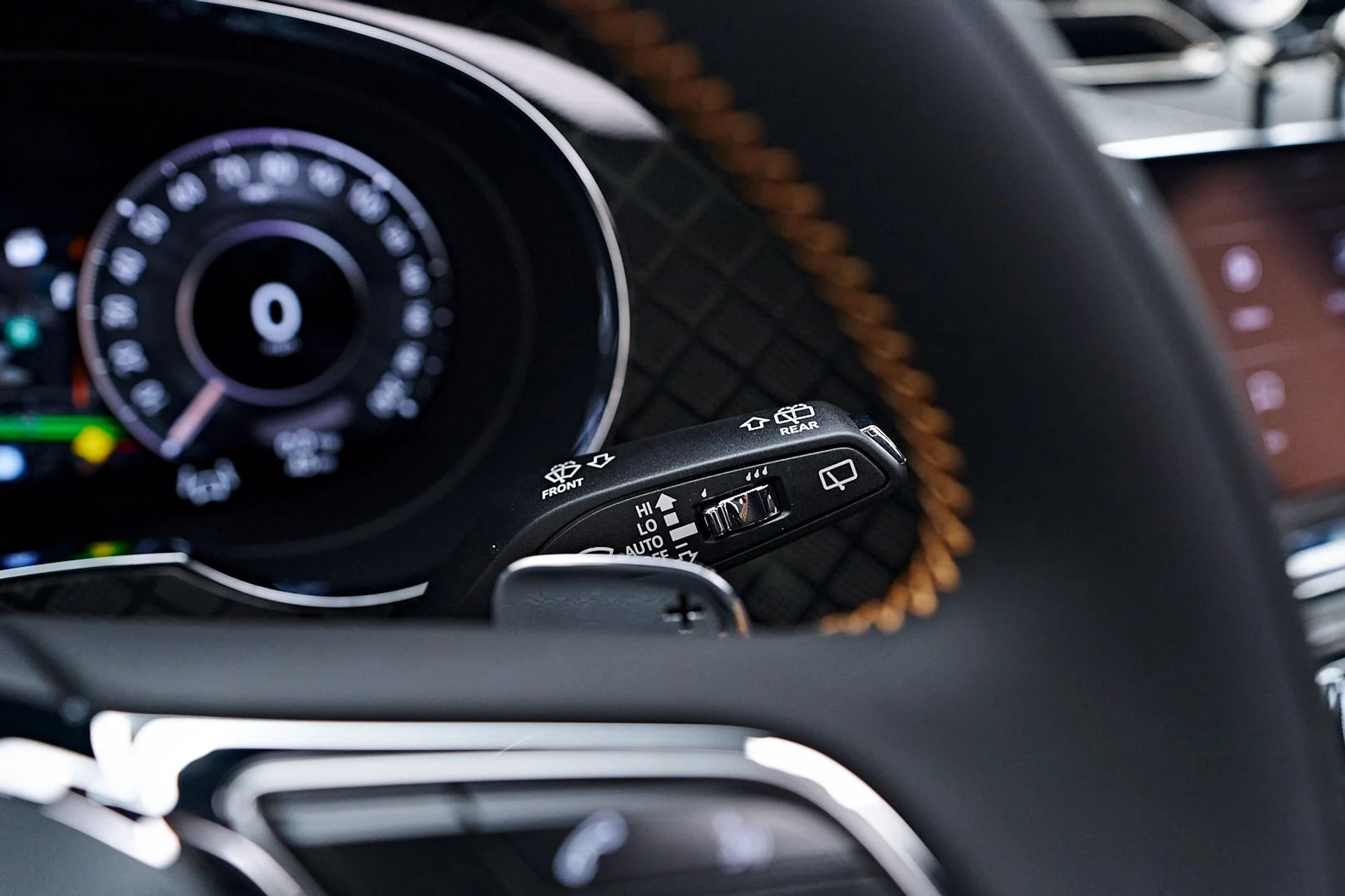 mph064_2756110515_Used_2025_Bentley_Bentayga_S_Black_Edition_1738363048_dab276ffb6