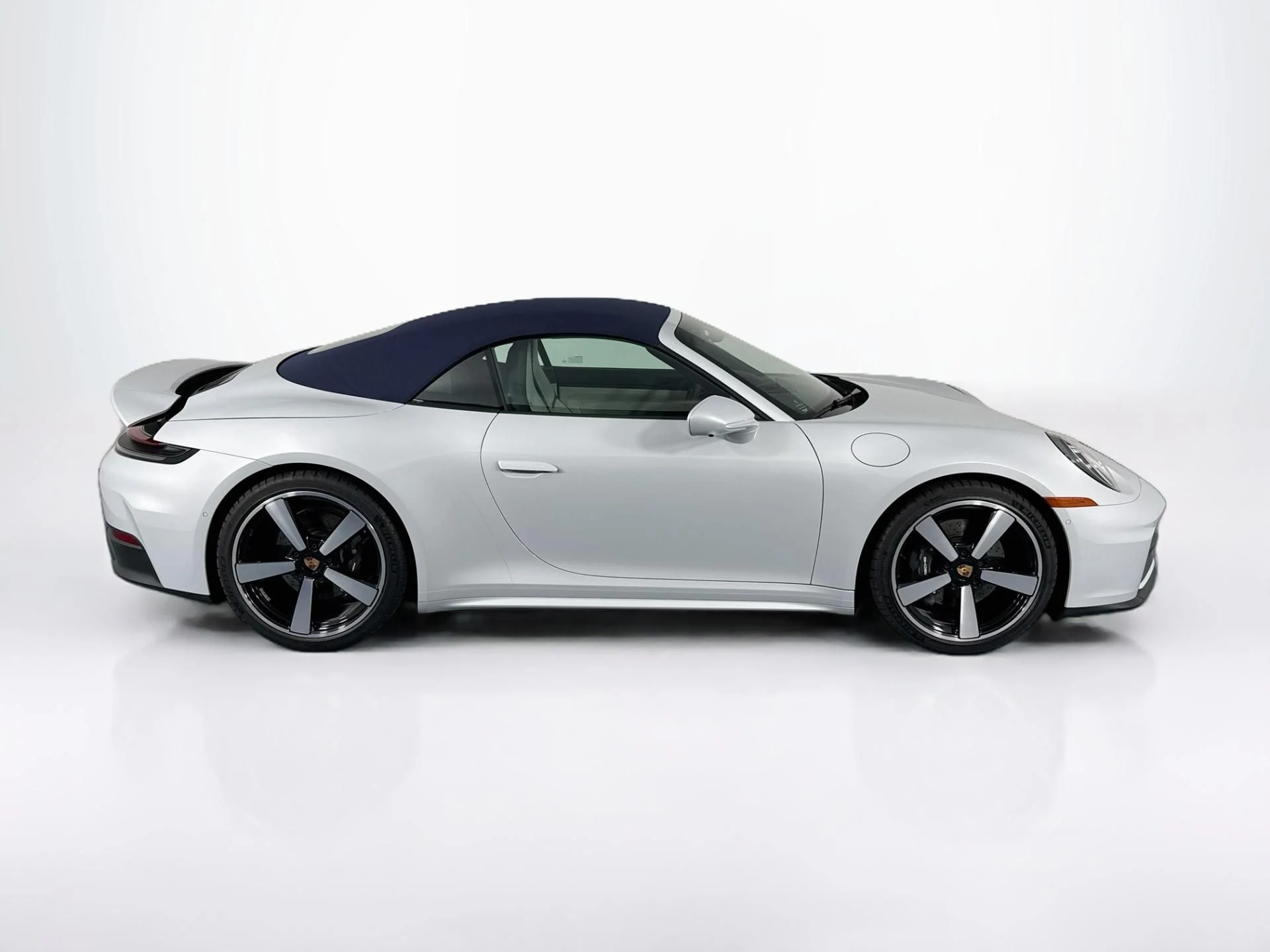 mph064_2774630047_Used_2025_Porsche_911_Carrera_1792182420_83355e117b