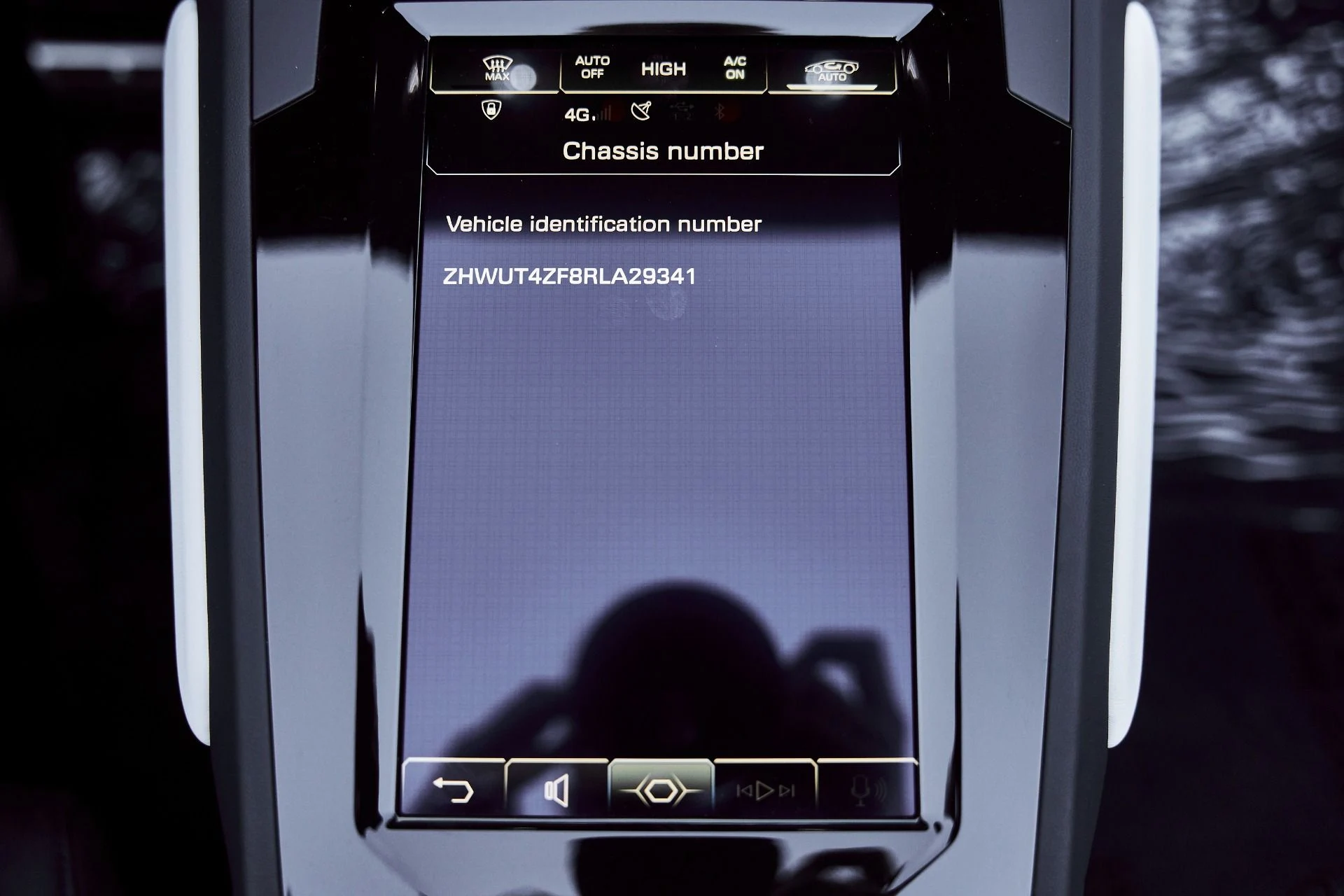 mph064_2784571933_Used_2024_Lamborghini_Huracan_EVO_Base_1774744643_e3c6f9a43e