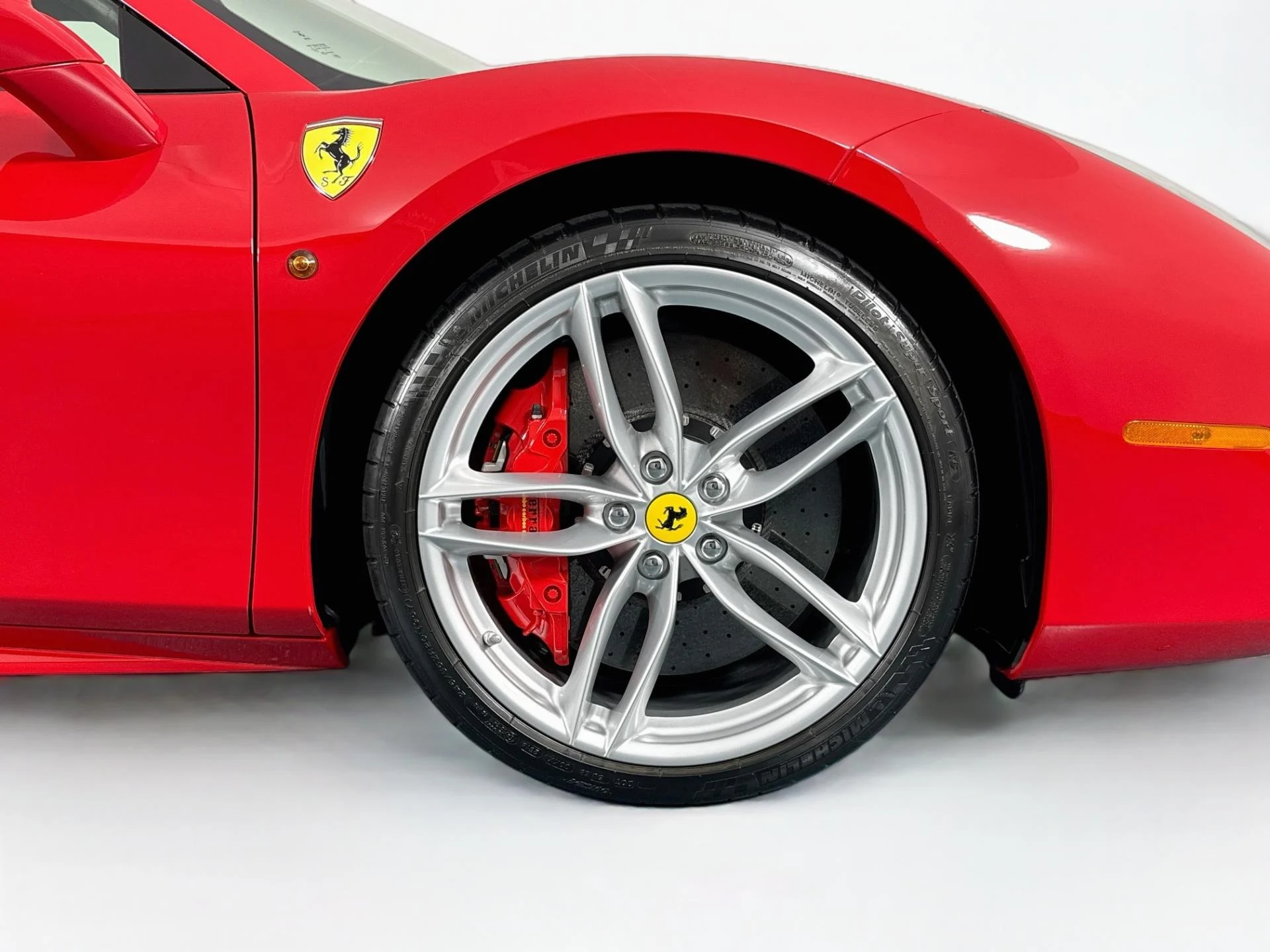 mph064_2822426188_Used_2019_Ferrari_488_Spider_1787009366_2bb69866c4