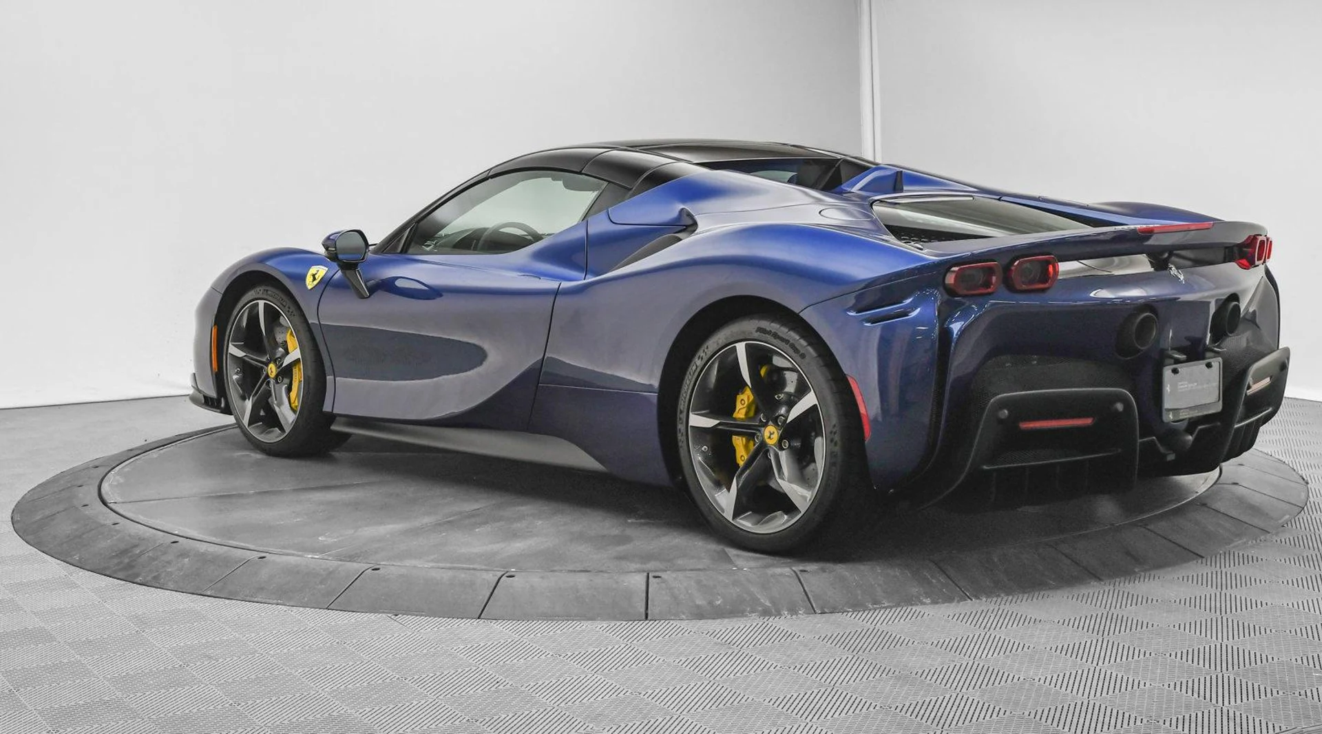 mph064_2833702904_Used_2023_Ferrari_SF_90_Spider_1740041916_34854e37eb