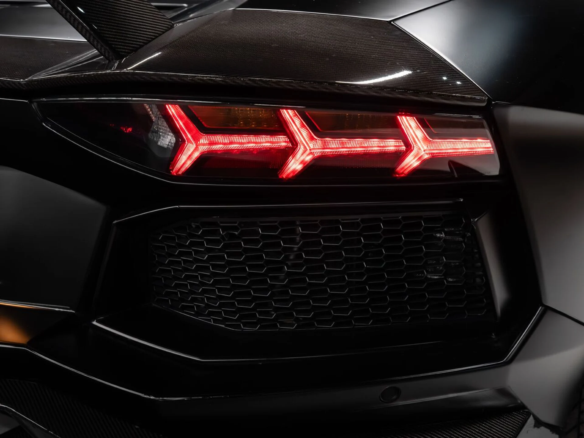 mph064_2895389331_lamborghini_aventador_2015_27062c52a8