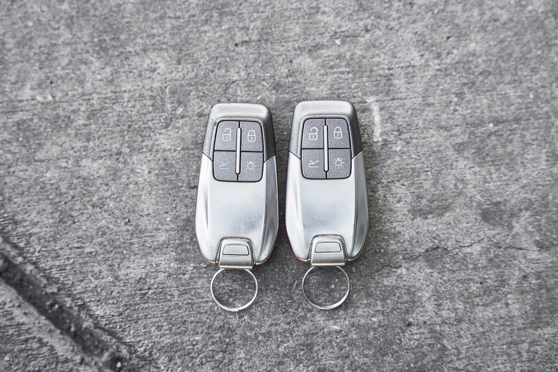 mph064_2927751760_Used_2021_Ferrari_F8_Tributo_1766025232_94edca9f59