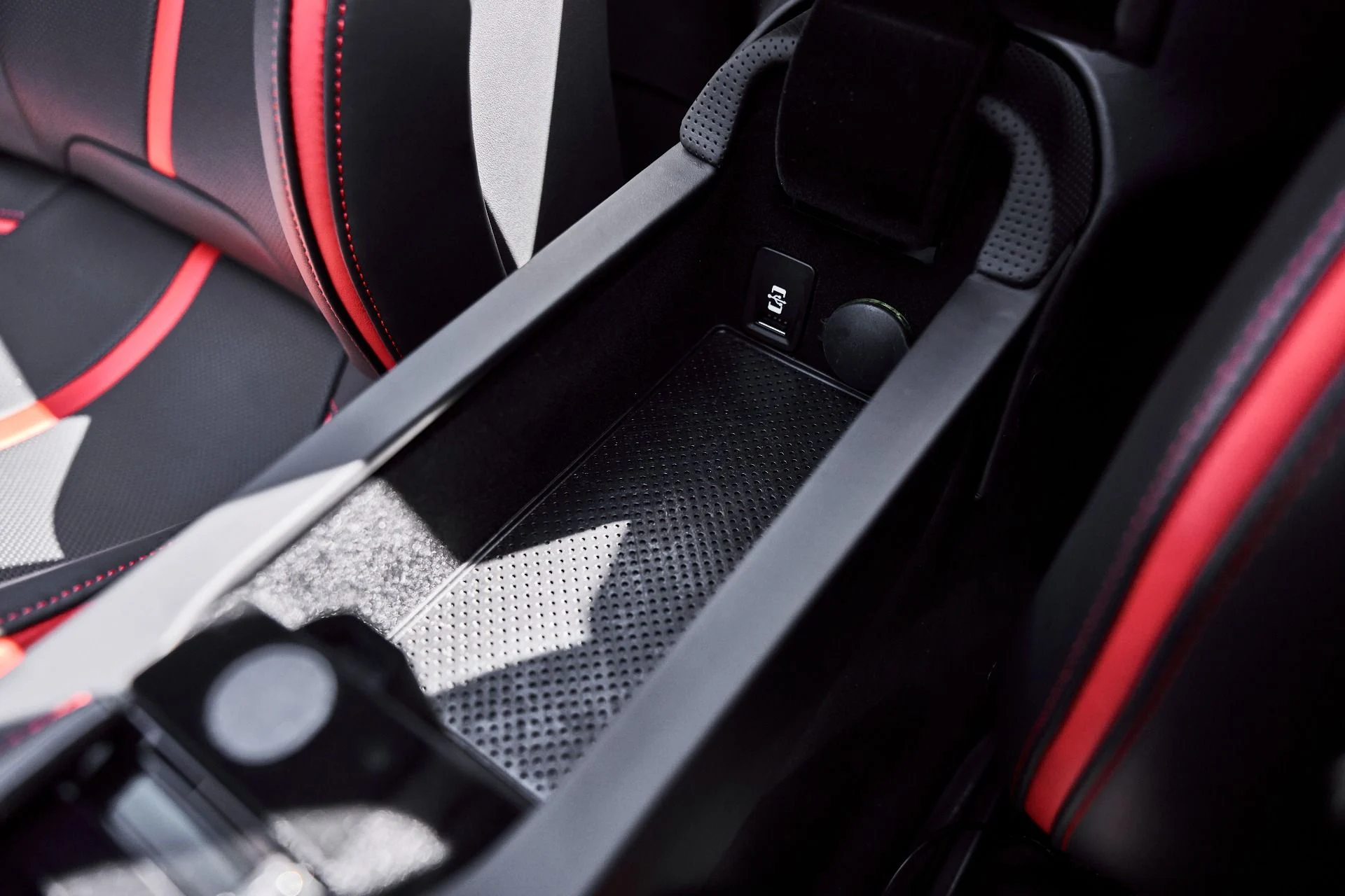 mph064_3073632561_Used_2025_Ferrari_SF_90_Spider_Base_1776296541_b9c75d6f73