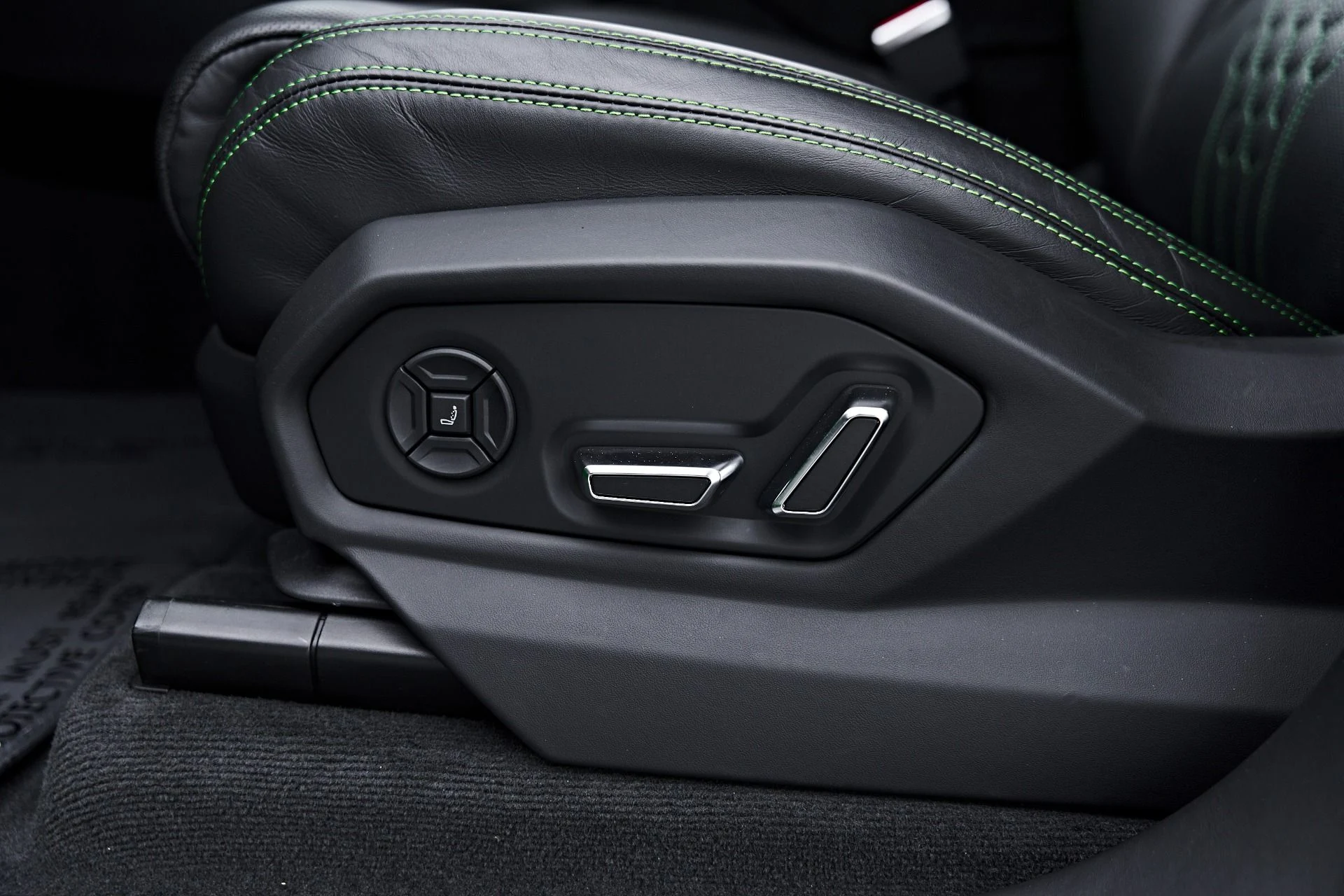 mph064_3084456726_Used_2023_Lamborghini_Urus_Performante_1790376359_fe834e538e